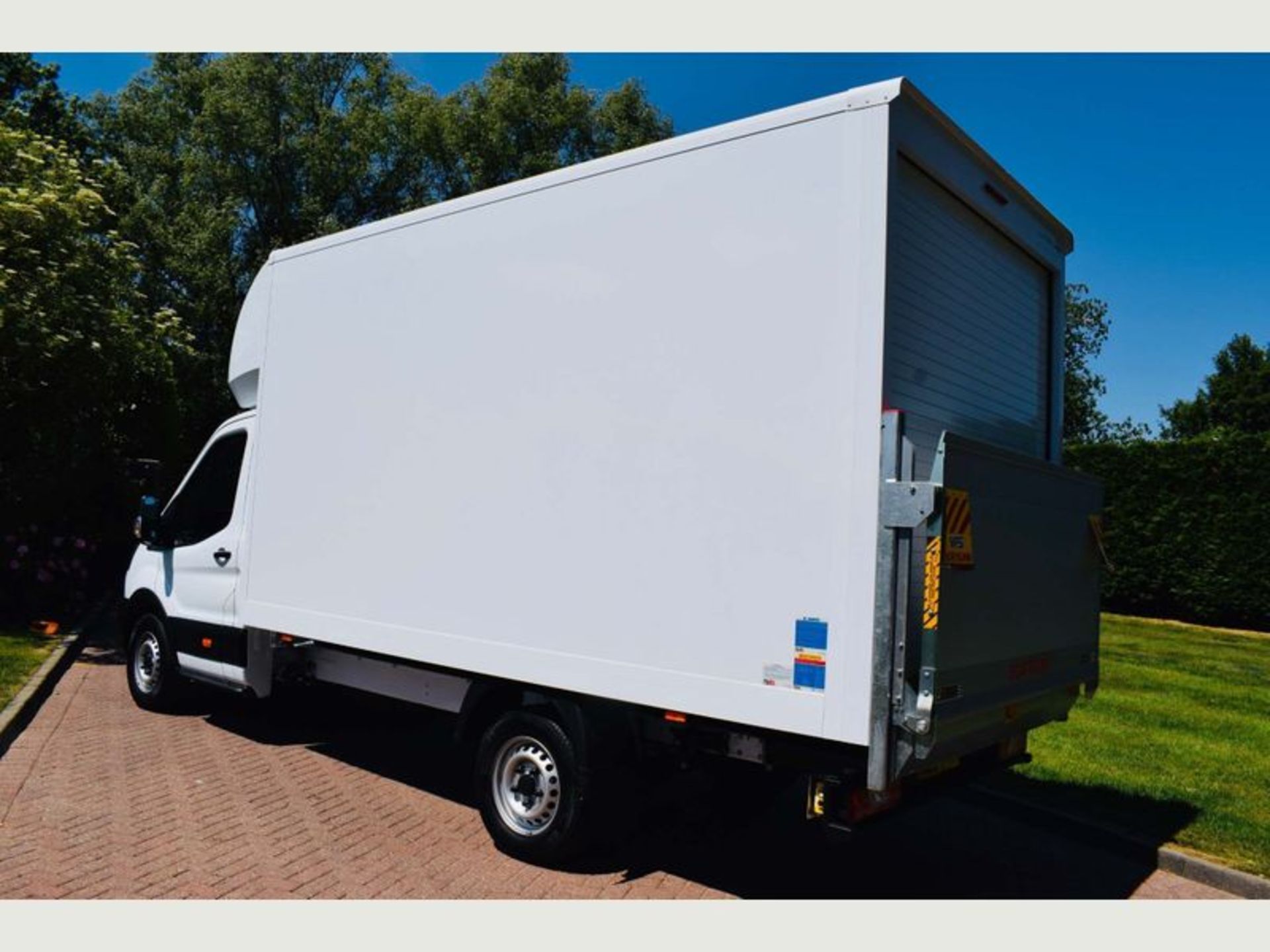 (On Sale) FORD TRANSIT 350 L4 2.0TDCI "130" LUTON BOX WITH ELECTRIC TAIL LIFT - 2019 MODEL - EURO 6 - Image 3 of 6