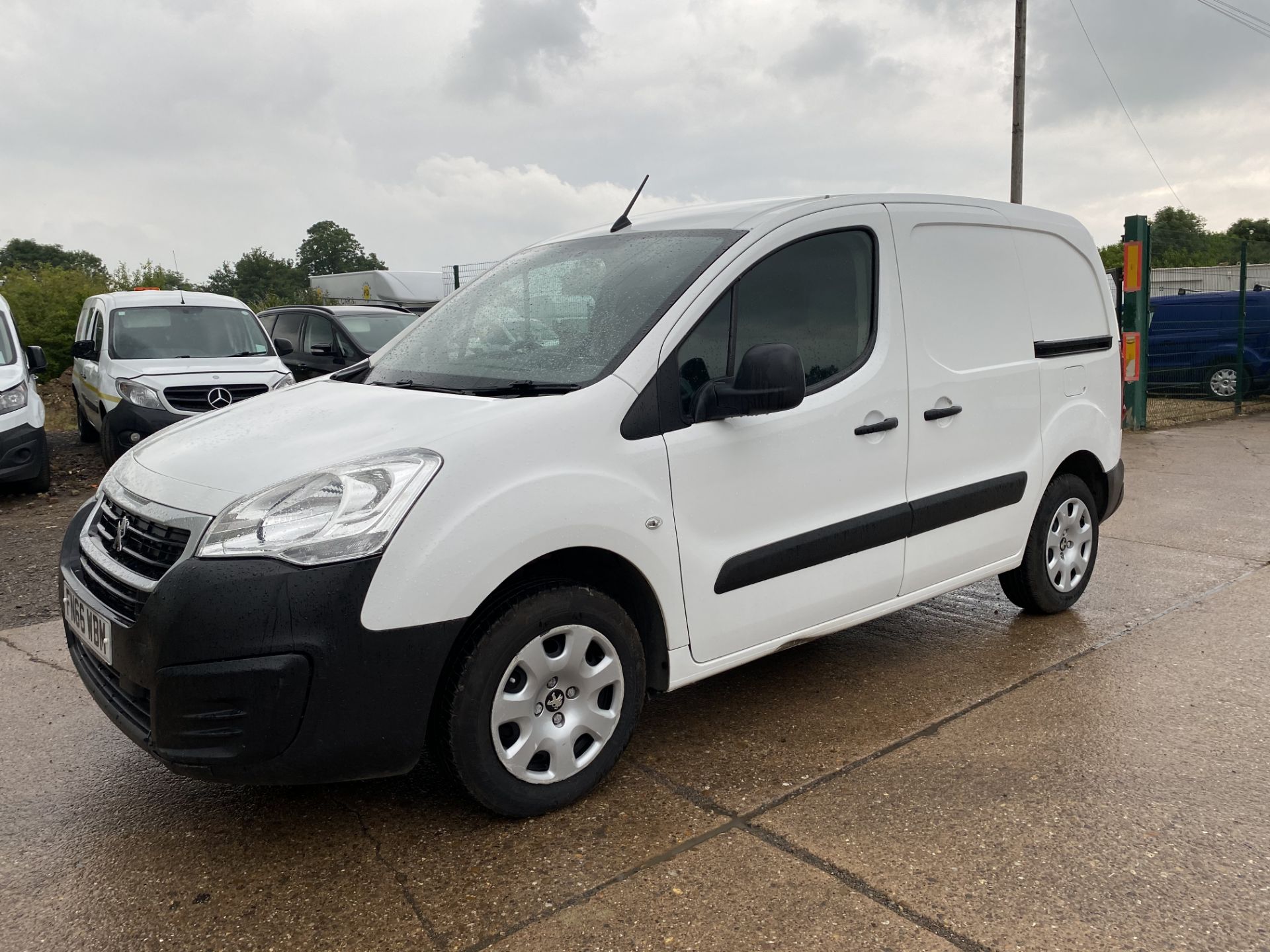 PEUGEOT PARTNER 1.6HDI (100) BLUE "EURO 6' PROFESSIONAL MODEL - 2017 MODEL - 1 KEEPER - AIR CON !!! - Image 4 of 17