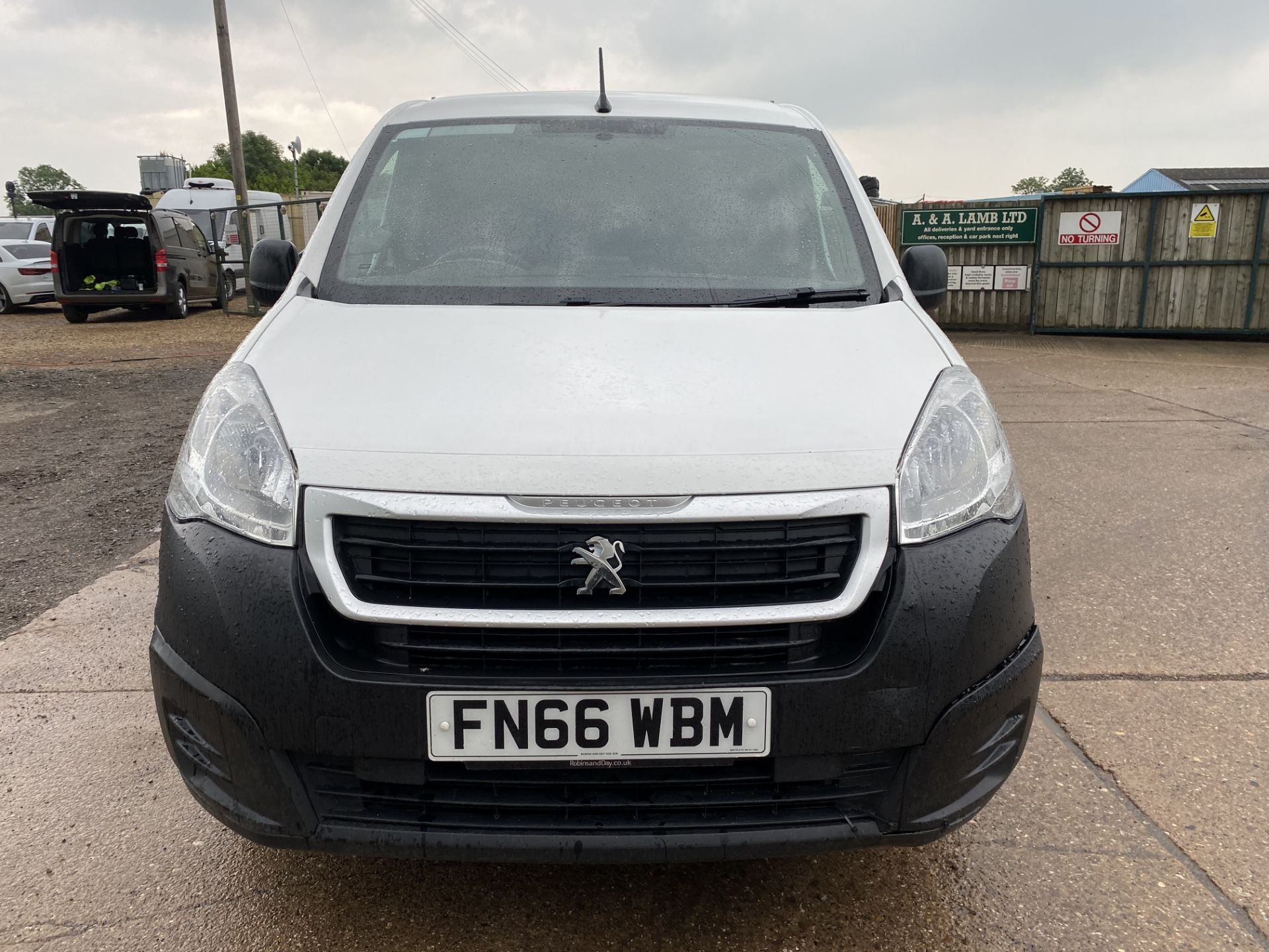 PEUGEOT PARTNER 1.6HDI (100) BLUE "EURO 6' PROFESSIONAL MODEL - 2017 MODEL - 1 KEEPER - AIR CON !!! - Image 3 of 17