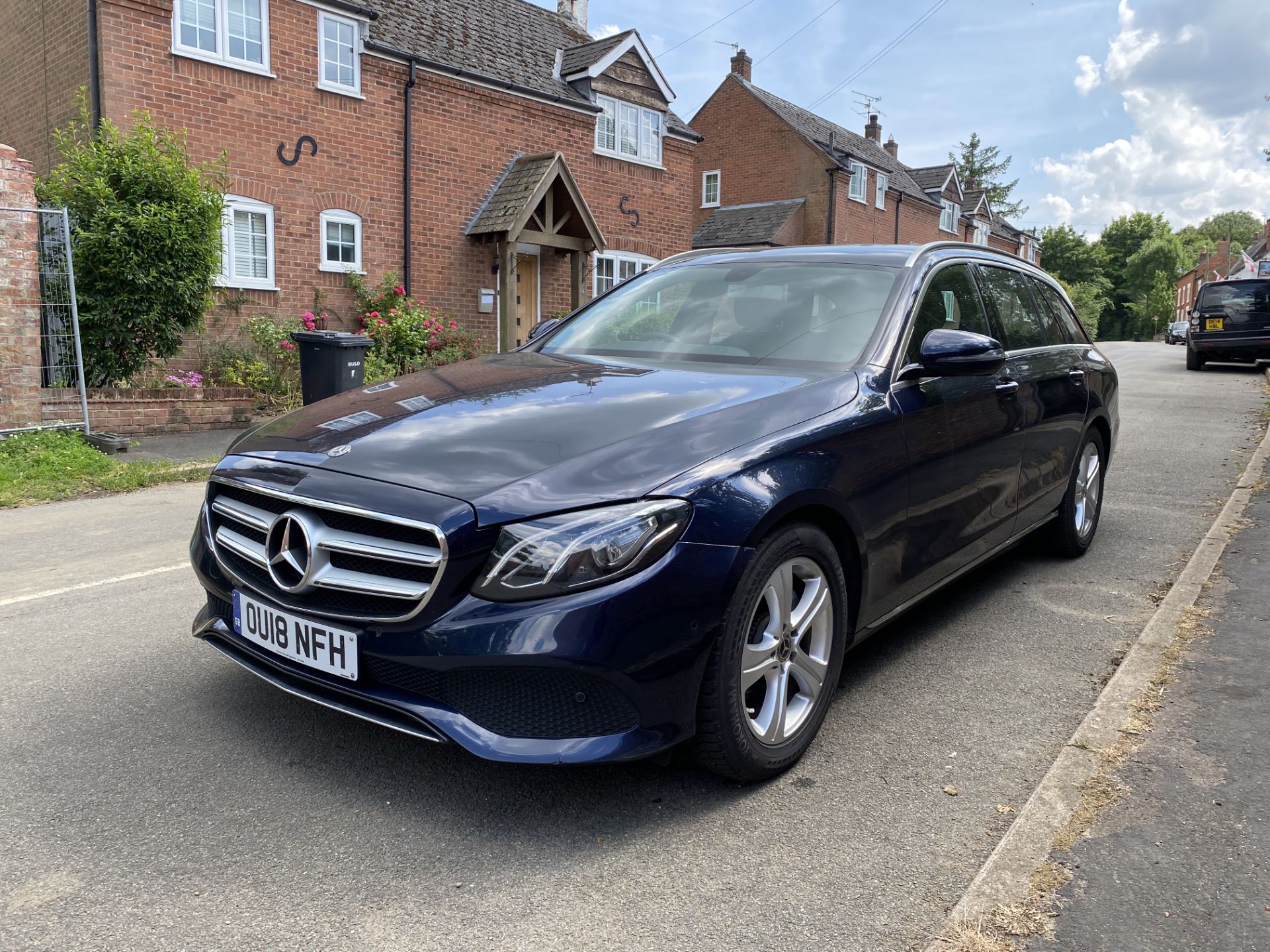 On Sale MERCEDES E220d "SE" ESTATE "9G TRONIC AUTO" 18 REG - 1 KEEPER - LEATHER - SAT NAV - WOW - Image 2 of 32