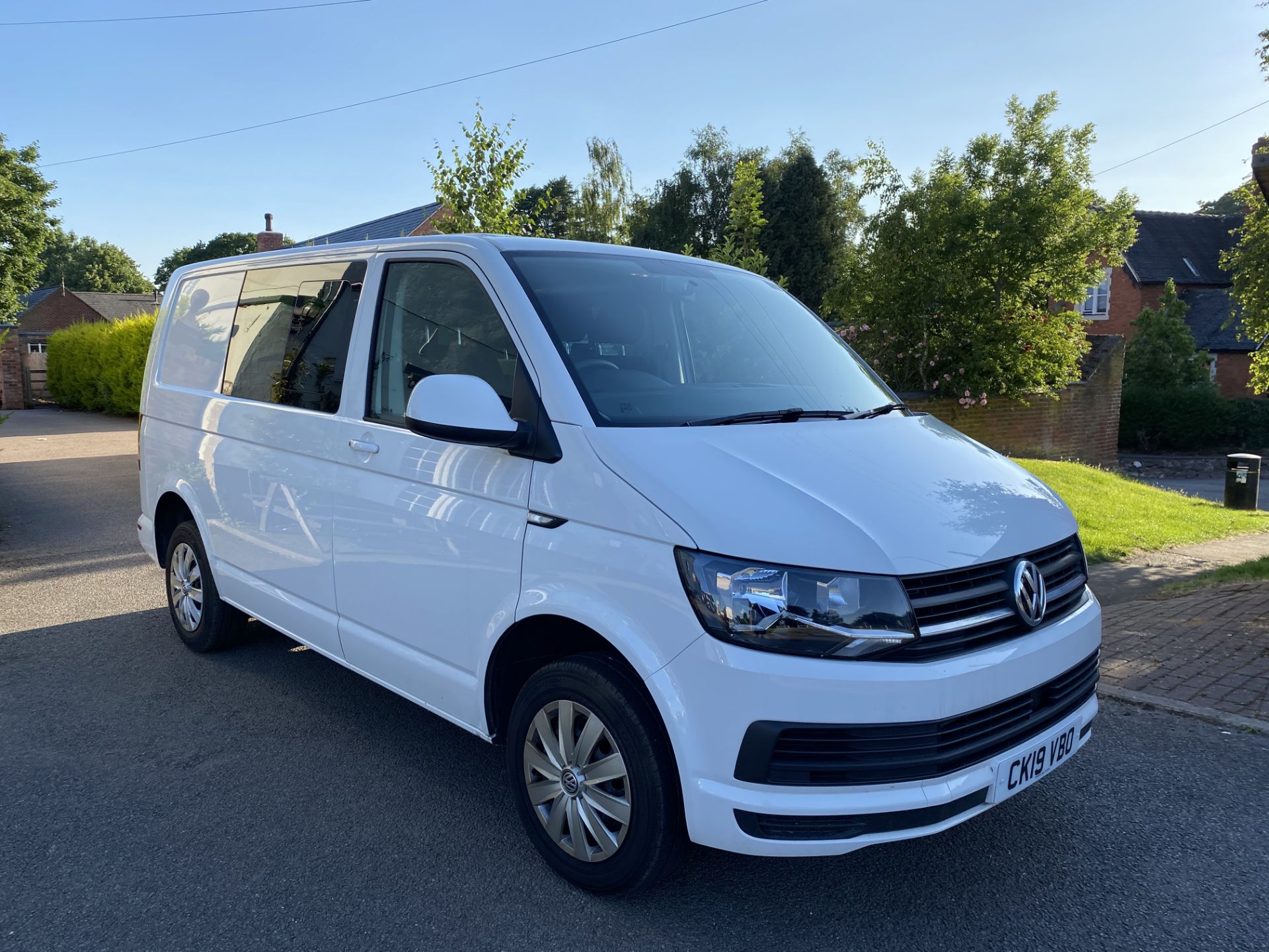 ON SALE VOLKSWAGEN TRANSPORTER T30 *TRENDLINE* 6 SEATER CREW VAN* (2019 - EURO 6) '2.0 TDI - 150 BHP