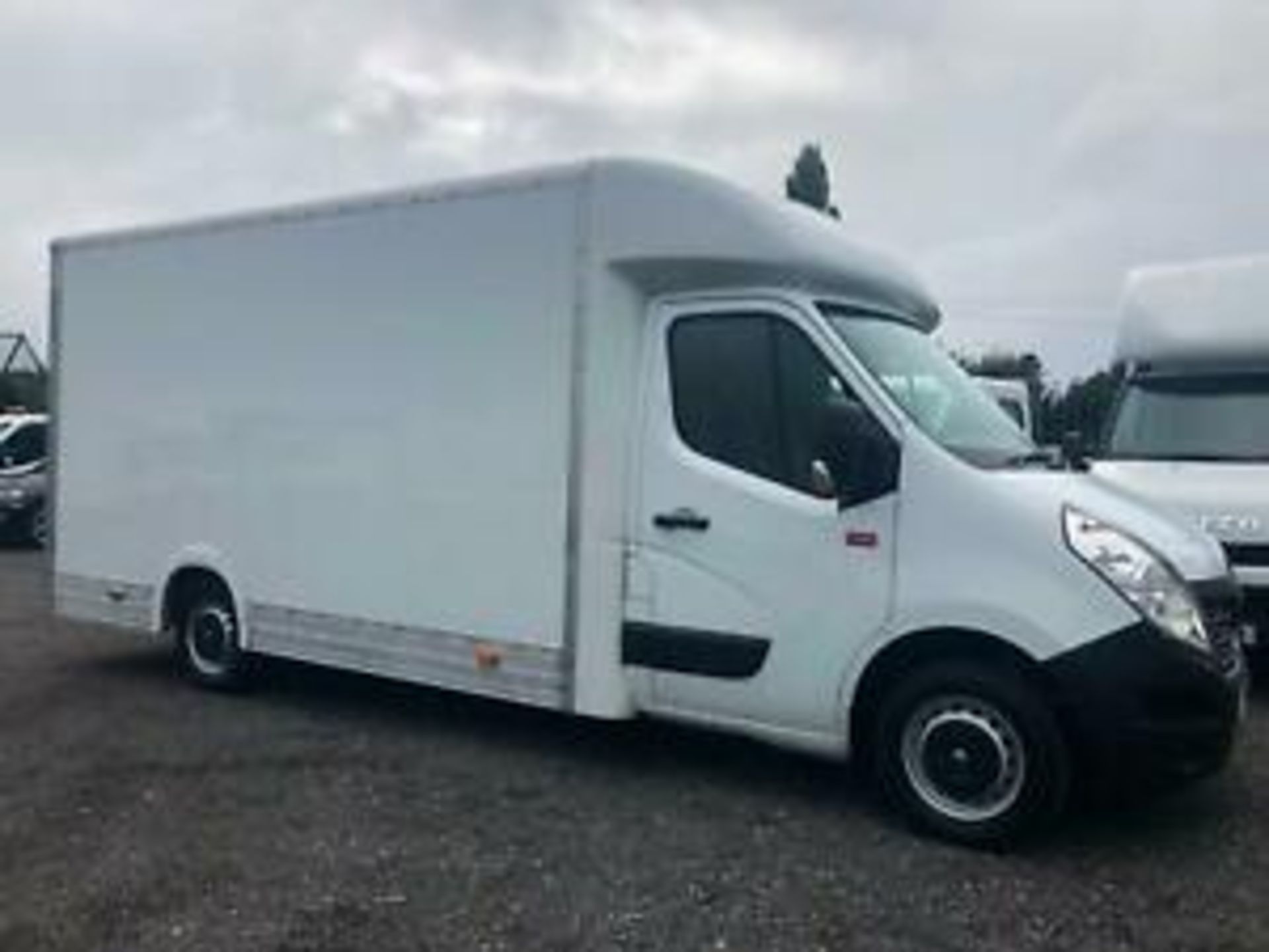 (On Sale) RENAULT MASTER/MOVANO DCI LONG WHEEL BASE LOW LOADER LUTON VAN (2017 Model) 1 KEEPER -LOOK - Image 3 of 4