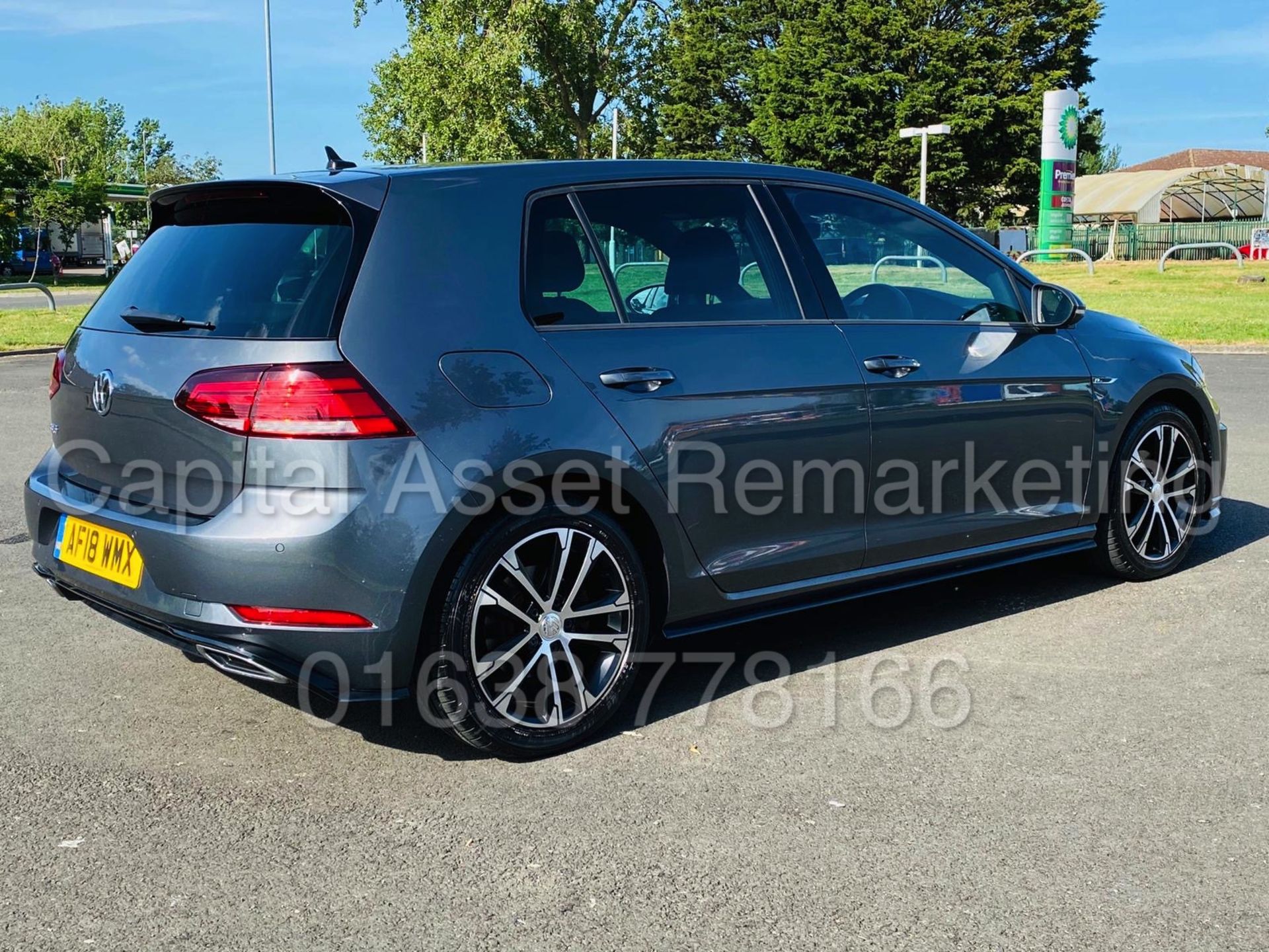 VOLKSWAGEN GOLF *R-LINE EDITION* 5 DOOR (2018) '2.0 TDI - 150 BHP - 6 SPEED' (1 OWNER) - Image 10 of 50