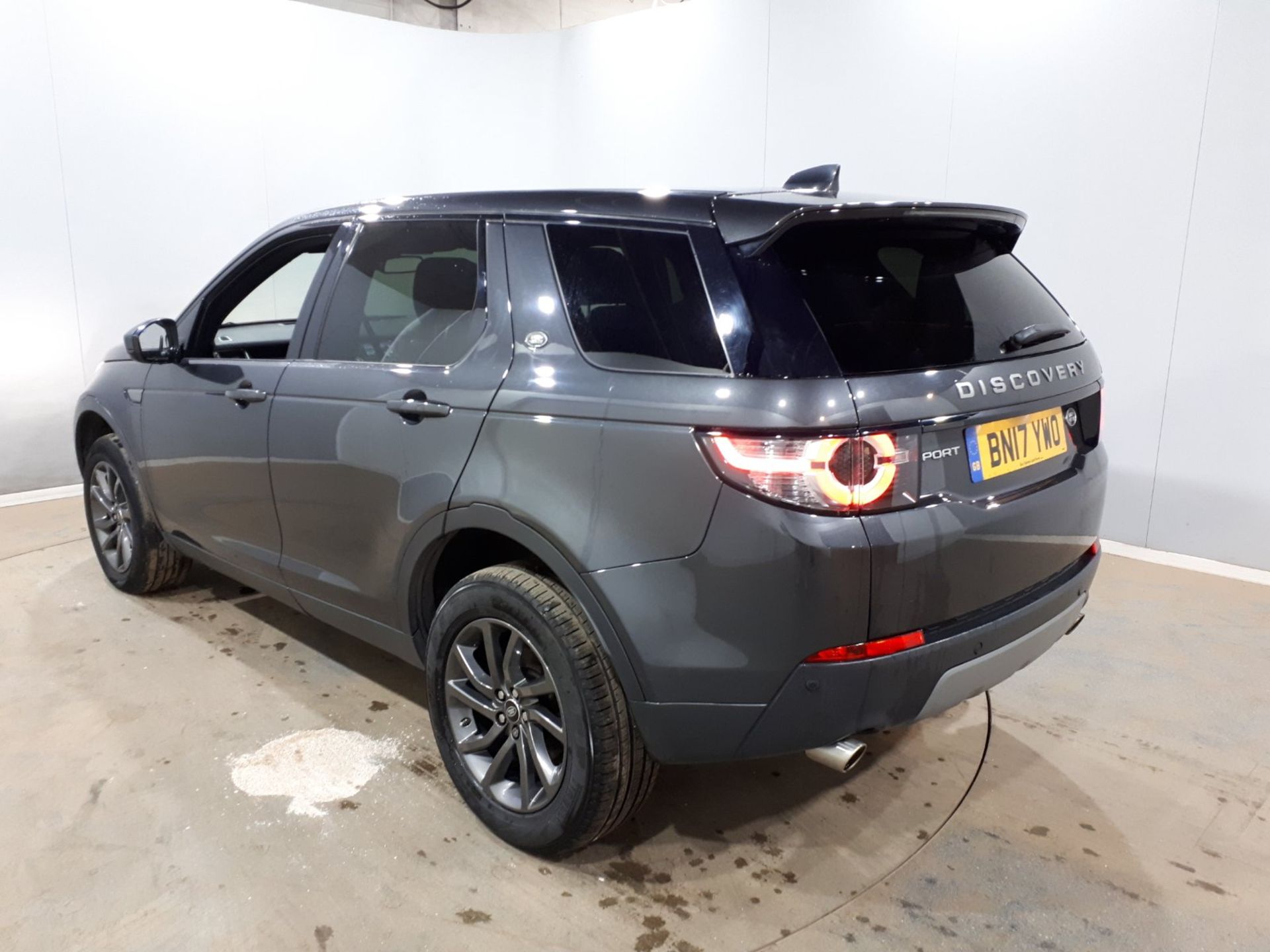 (On Sale) LAND ROVER DISCOVERY SPORT *SE TECH* 7 SEATER SUV (2017) '2.0 TD4 - STOP/START' *SAT NAV* - Image 2 of 3