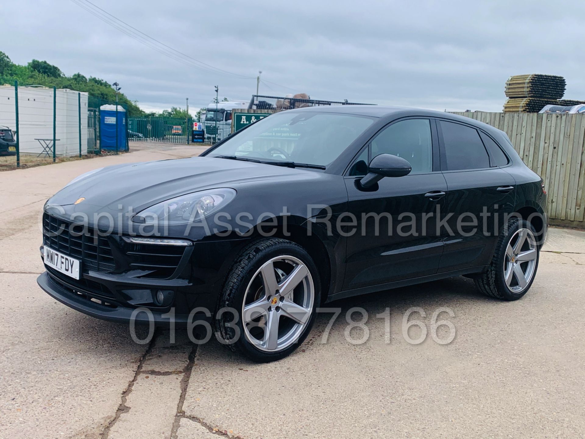 PORSCHE MACAN S *SPORTS SUV* (2017) '3.0 V6 DIESEL - 258 BHP - AUTO PDK' *MASSIVE SPEC* - Image 6 of 56