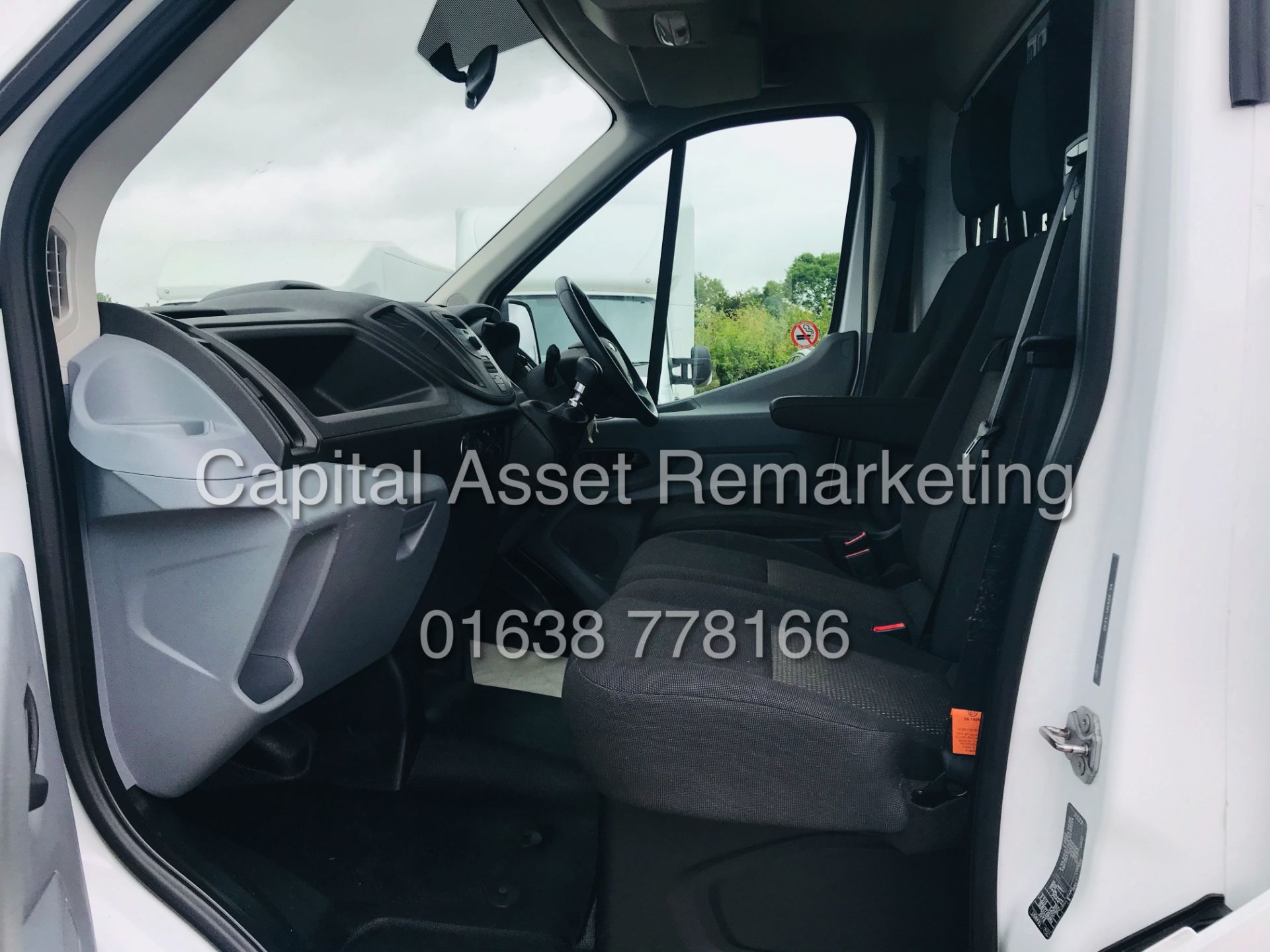 FORD TRANSIT 2.0TDCI (2019 MODEL) 14 FT LUTON WITH TAIL LIFT *AIR CON* 1 OWNER FSH *EURO 6* - Image 17 of 21