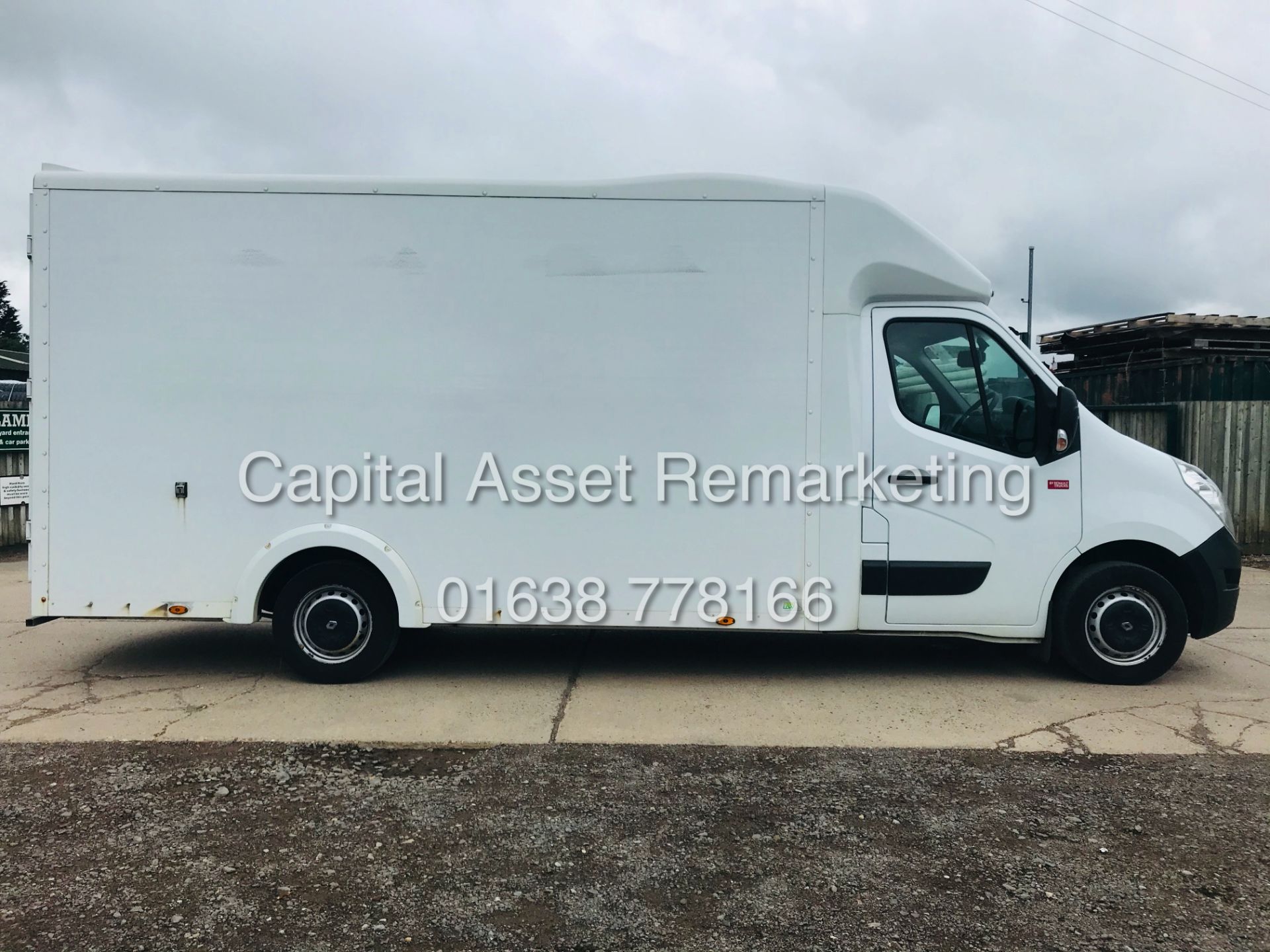 On Sale RENAULT MASTER 2.3DTI "LWB" MAXI-LOW LUTON (2017 REG) EURO 6 -1 OWNER BARN DOORS - AIR CON - Image 12 of 22