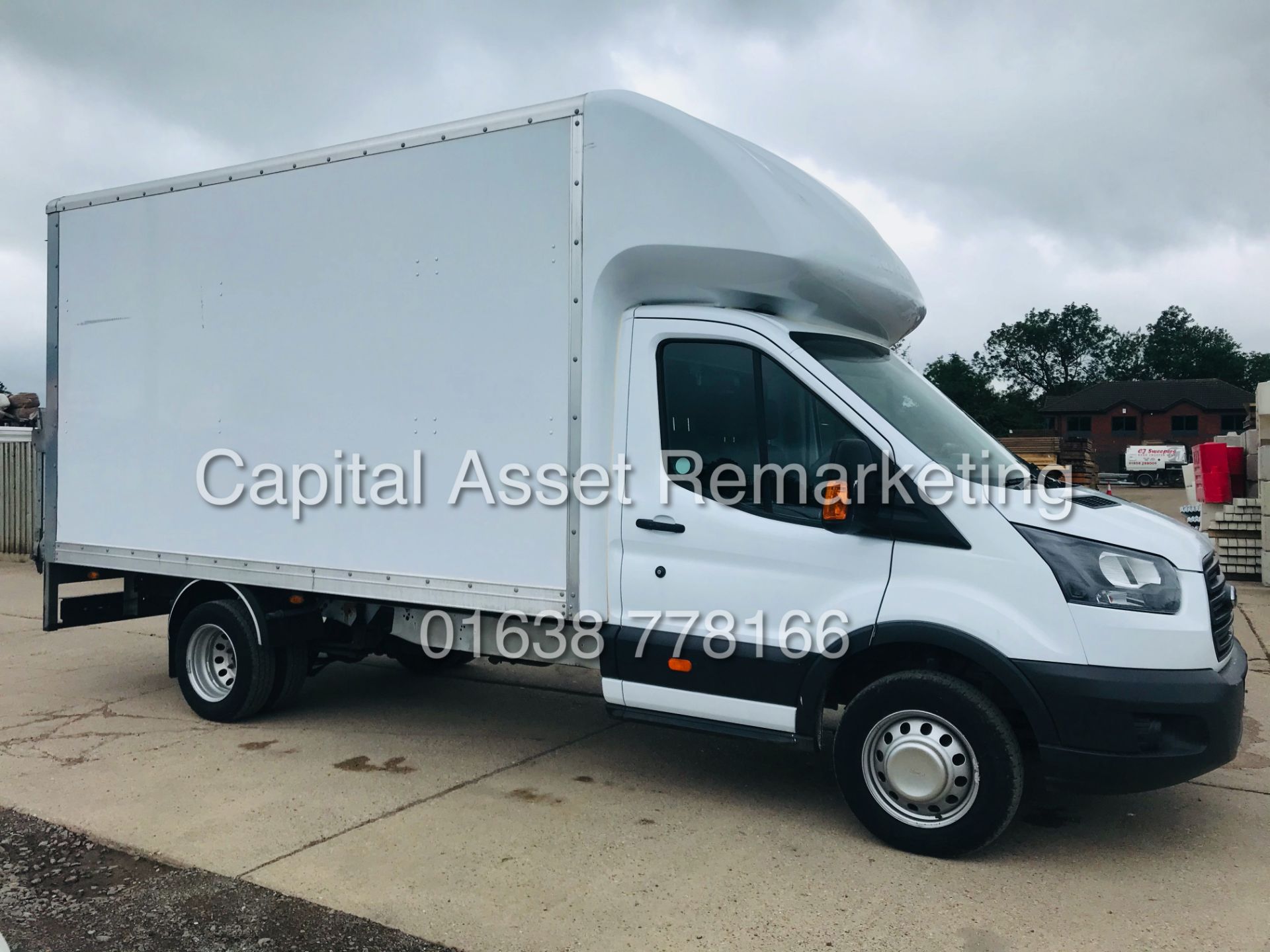 FORD TRANSIT 2.0TDCI (2019 MODEL) 14 FT LUTON WITH TAIL LIFT *AIR CON* 1 OWNER FSH *EURO 6*