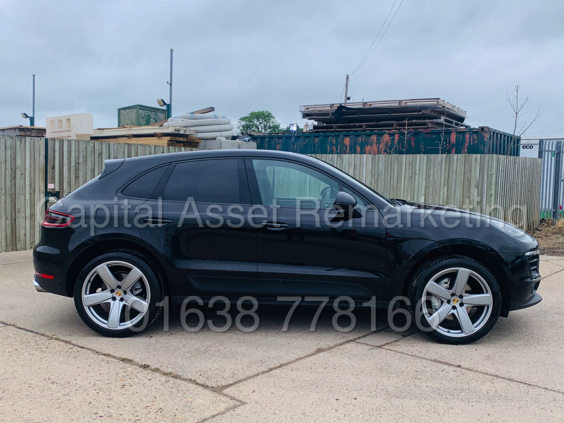 PORSCHE MACAN S *SPORTS SUV* (2017) '3.0 V6 DIESEL - 258 BHP - AUTO PDK' *MASSIVE SPEC* - Image 14 of 56