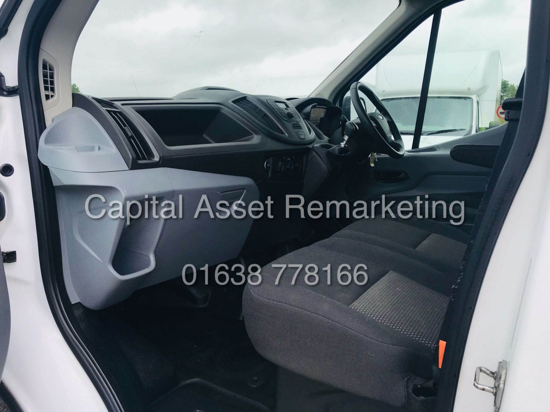 FORD TRANSIT 2.0TDCI (2019 MODEL) 14 FT LUTON WITH TAIL LIFT *AIR CON* 1 OWNER FSH *EURO 6* - Image 18 of 21