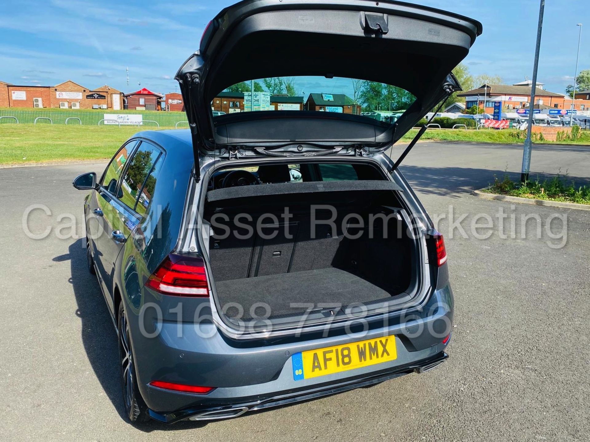 VOLKSWAGEN GOLF *R-LINE EDITION* 5 DOOR (2018) '2.0 TDI - 150 BHP - 6 SPEED' (1 OWNER) - Image 25 of 50