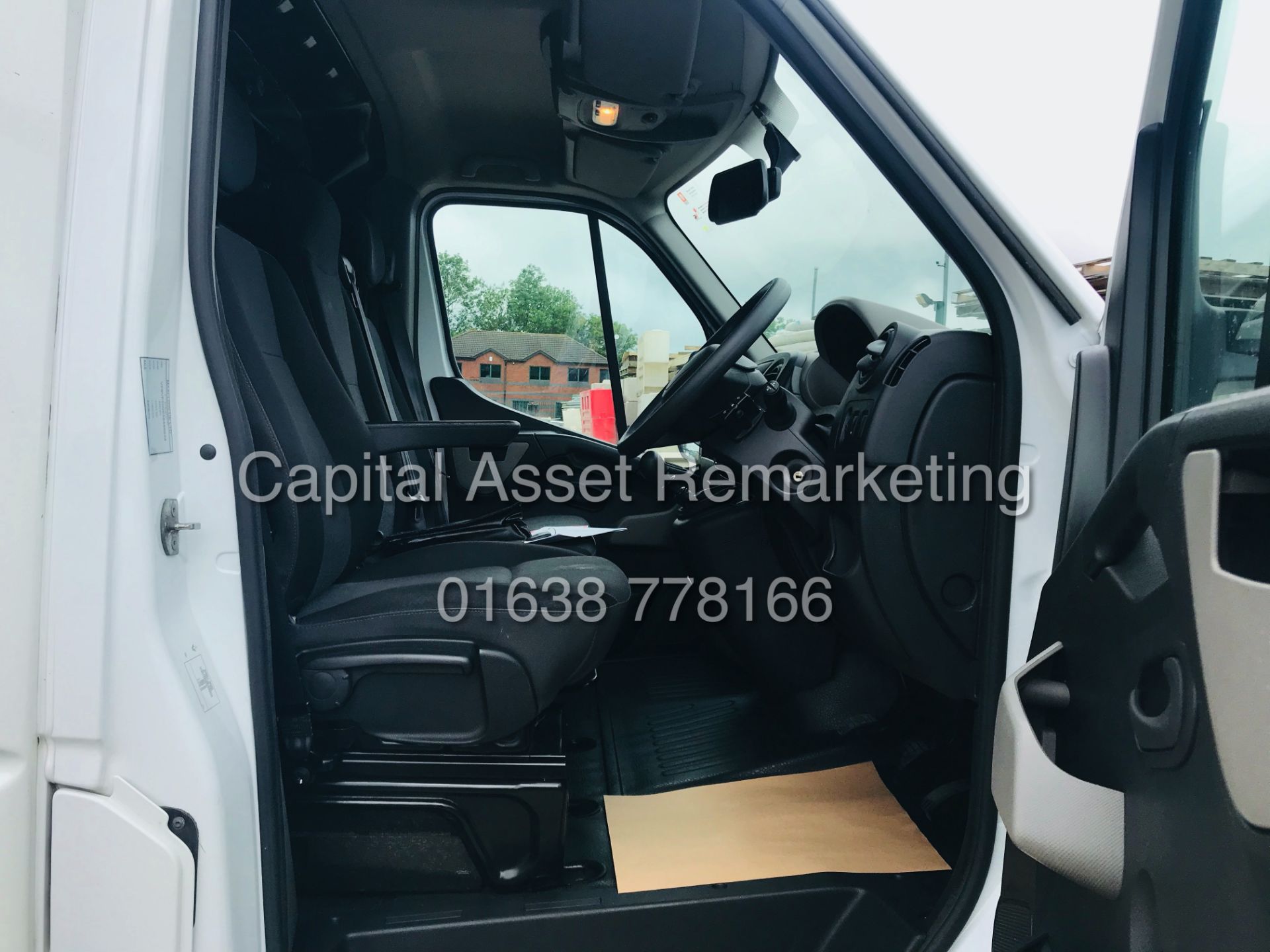 On Sale RENAULT MASTER 2.3DTI "LWB" MAXI-LOW LUTON (2017 REG) EURO 6 -1 OWNER BARN DOORS - AIR CON - Image 13 of 22