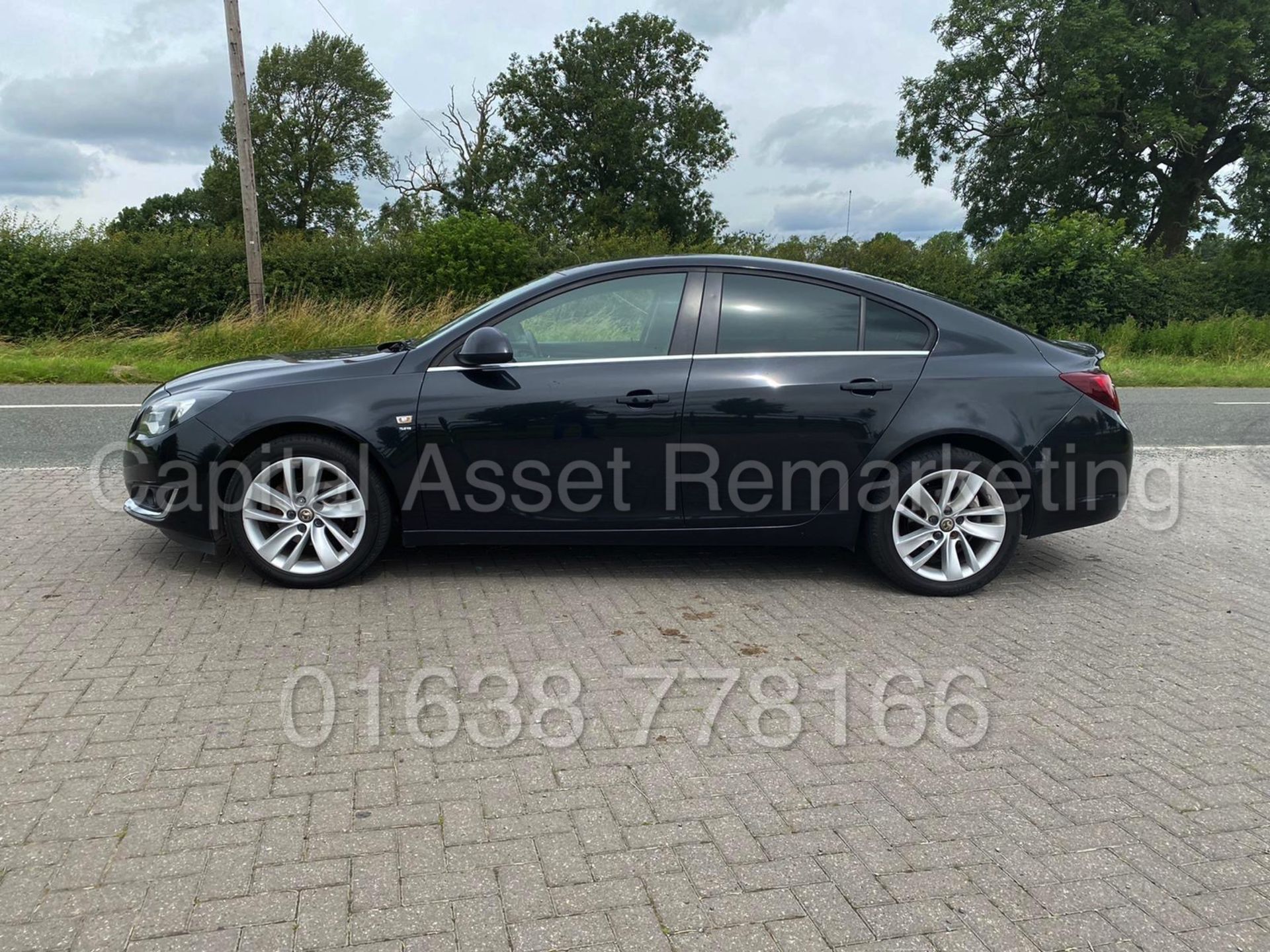 VAUXHALL INSIGNIA *SRI EDITION* (2015 MODEL) '1.8 PETROL - 140 BHP - 6 SPEED' *A/C* (NO VAT) - Image 2 of 27