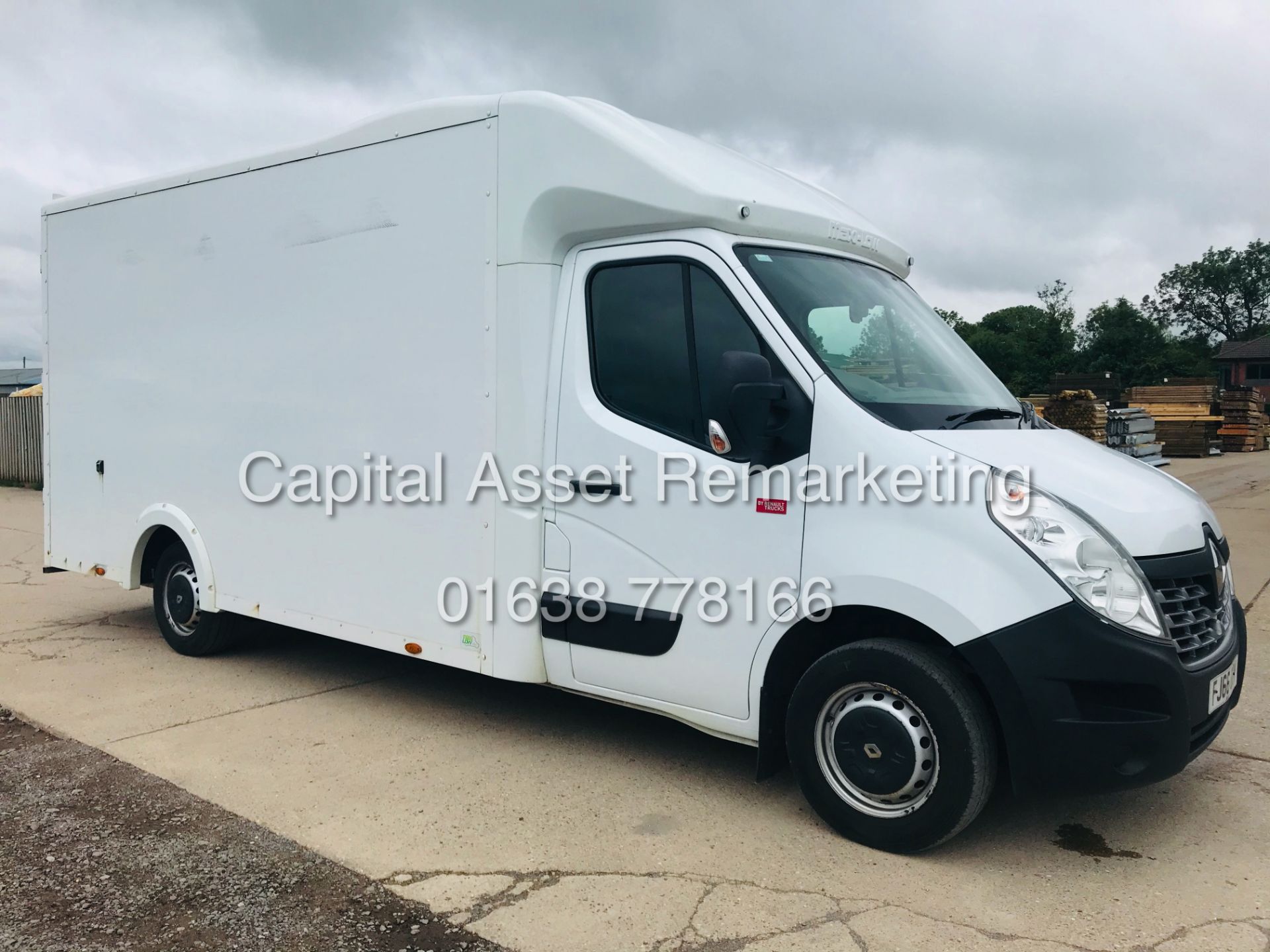 On Sale RENAULT MASTER 2.3DTI "LWB" MAXI-LOW LUTON (2017 REG) EURO 6 -1 OWNER BARN DOORS - AIR CON - Image 2 of 22