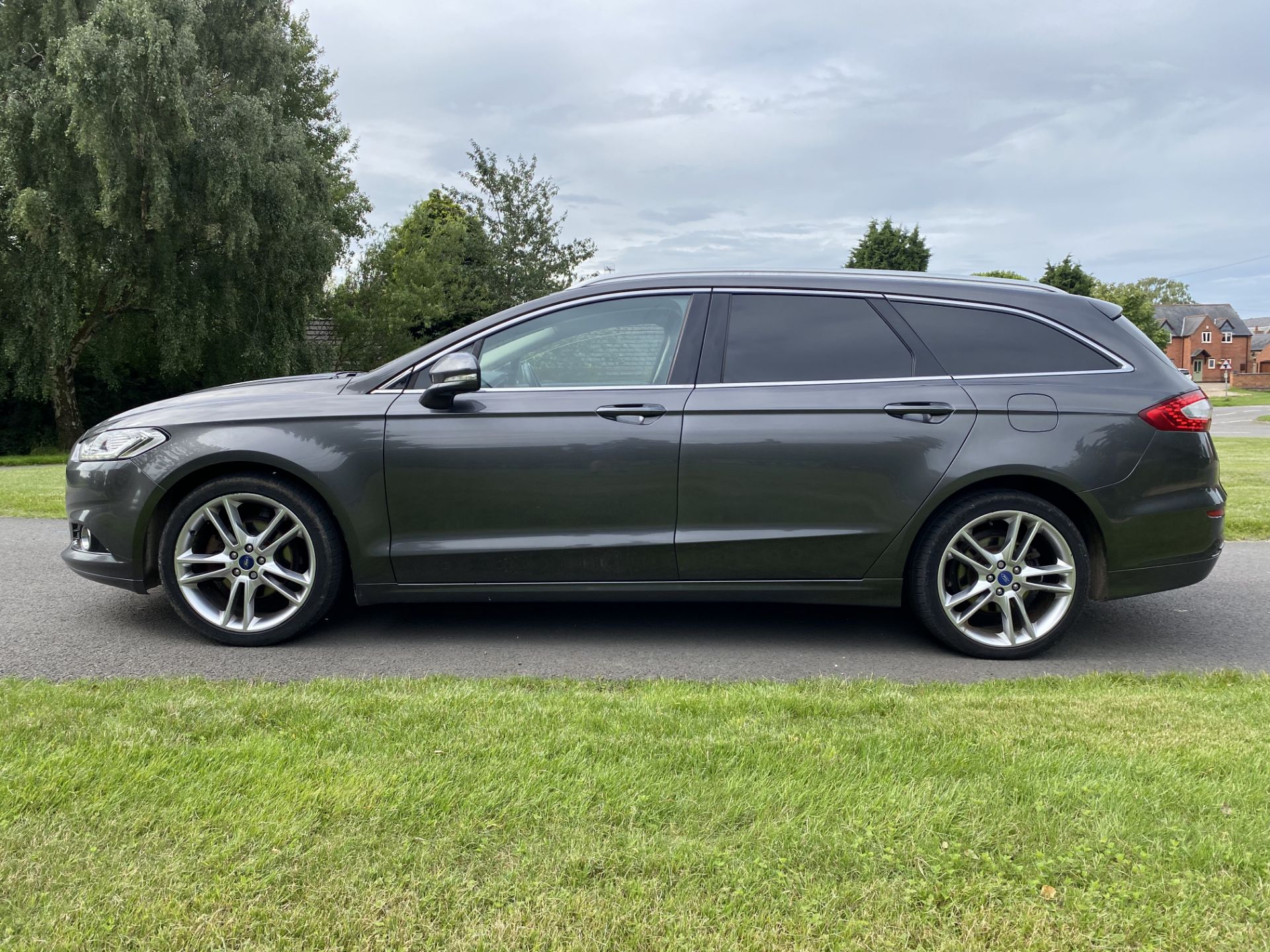 FORD MONDEO *TITANIUM* 5 DOOR ESTATE (2015 - NEW MODEL) '2.0 TDCI -LEATHER - SAT NAV - HUGE SPEC!! - Image 5 of 28