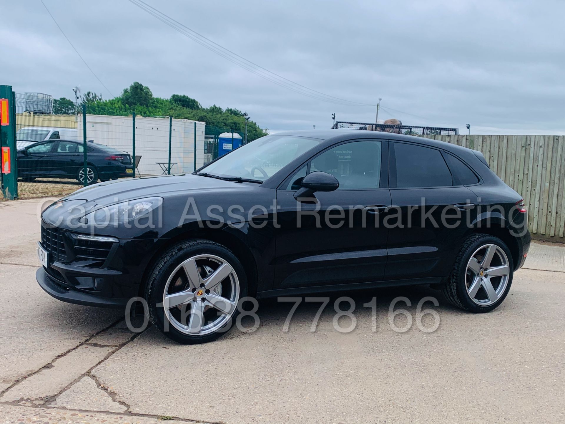 PORSCHE MACAN S *SPORTS SUV* (2017) '3.0 V6 DIESEL - 258 BHP - AUTO PDK' *MASSIVE SPEC* - Image 7 of 56