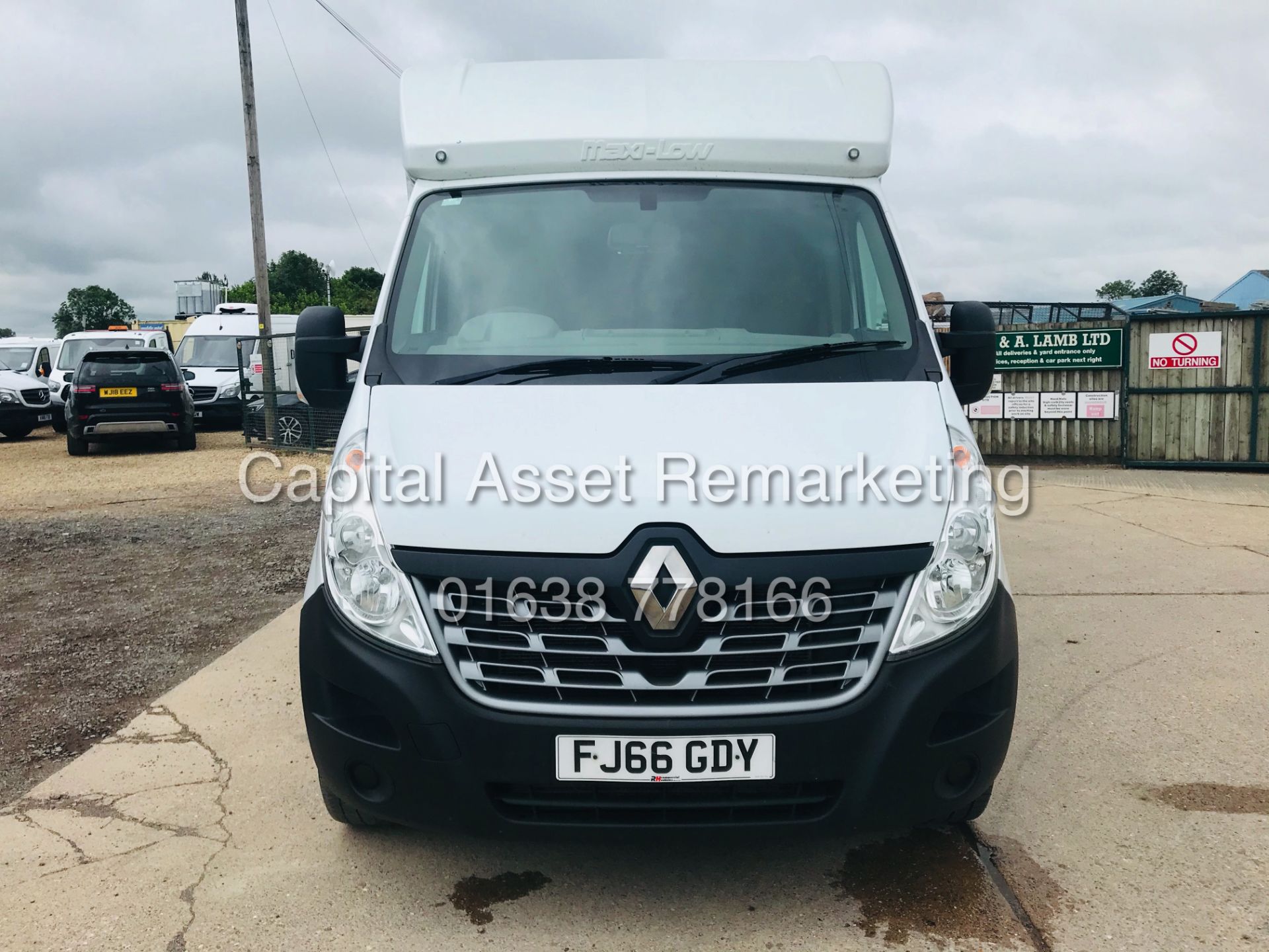 On Sale RENAULT MASTER 2.3DTI "LWB" MAXI-LOW LUTON (2017 REG) EURO 6 -1 OWNER BARN DOORS - AIR CON - Image 4 of 22