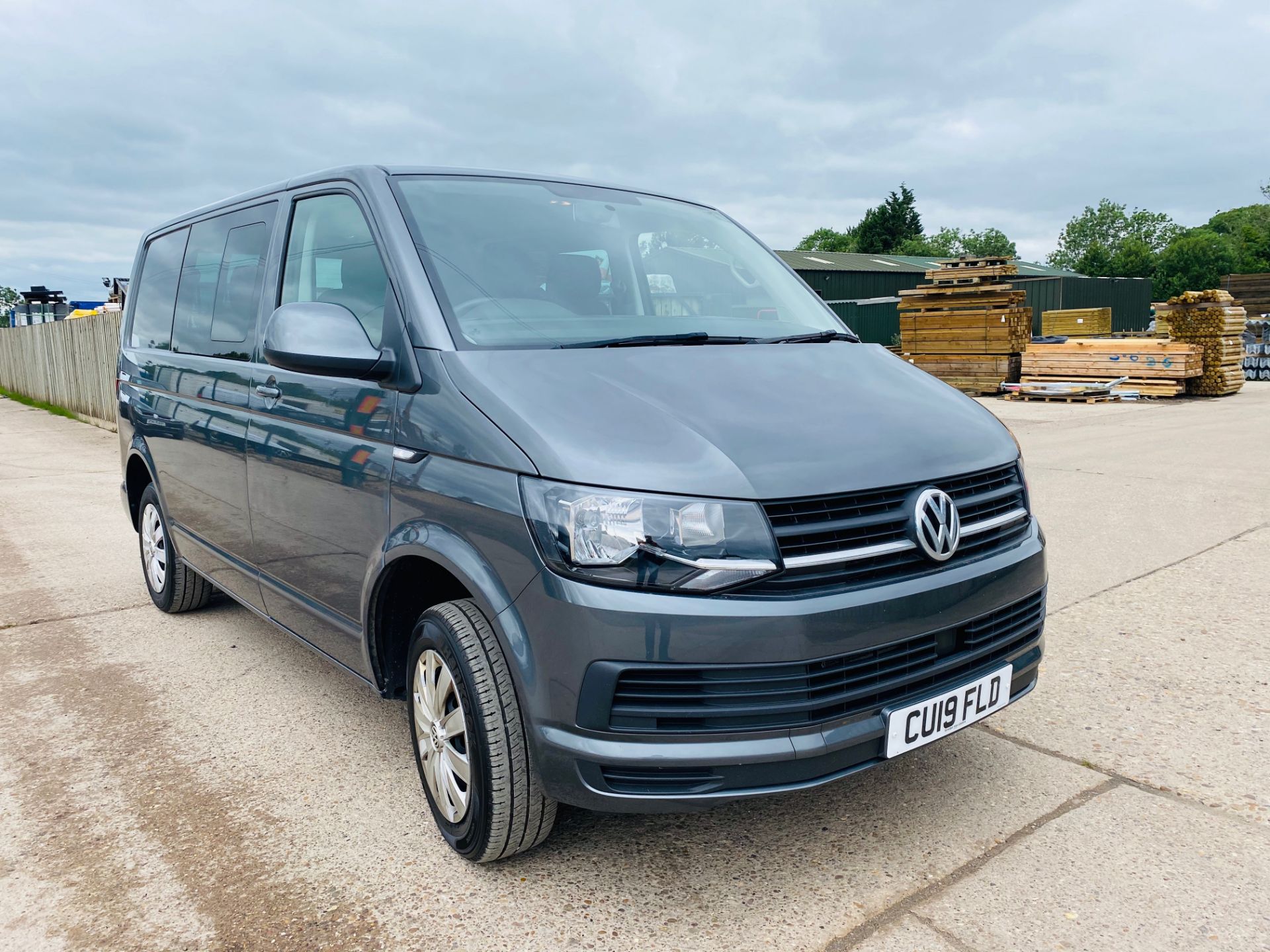 On Sale VOLKSWAGEN TRANSPORTER T30 2.0TDI "TRENDLINE" DUALINER / COMBI VAN -6 SEATER 19 REG-ONLY 27K - Image 2 of 24