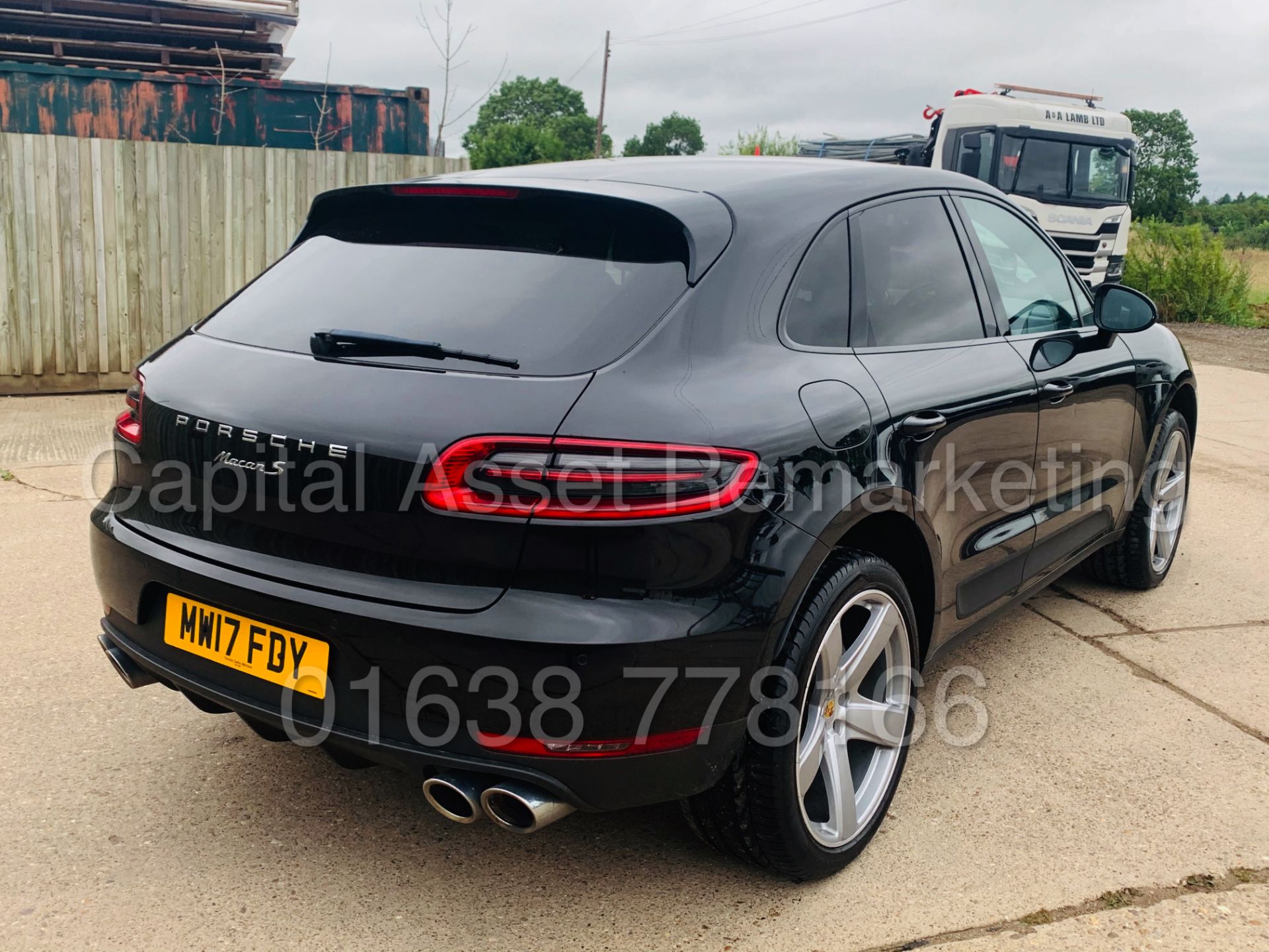 PORSCHE MACAN S *SPORTS SUV* (2017) '3.0 V6 DIESEL - 258 BHP - AUTO PDK' *MASSIVE SPEC* - Image 12 of 56