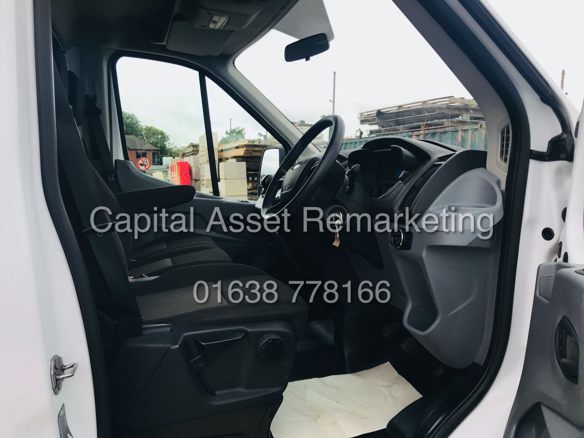 FORD TRANSIT 2.0TDCI (2019 MODEL) 14 FT LUTON WITH TAIL LIFT *AIR CON* 1 OWNER FSH *EURO 6* - Image 11 of 21