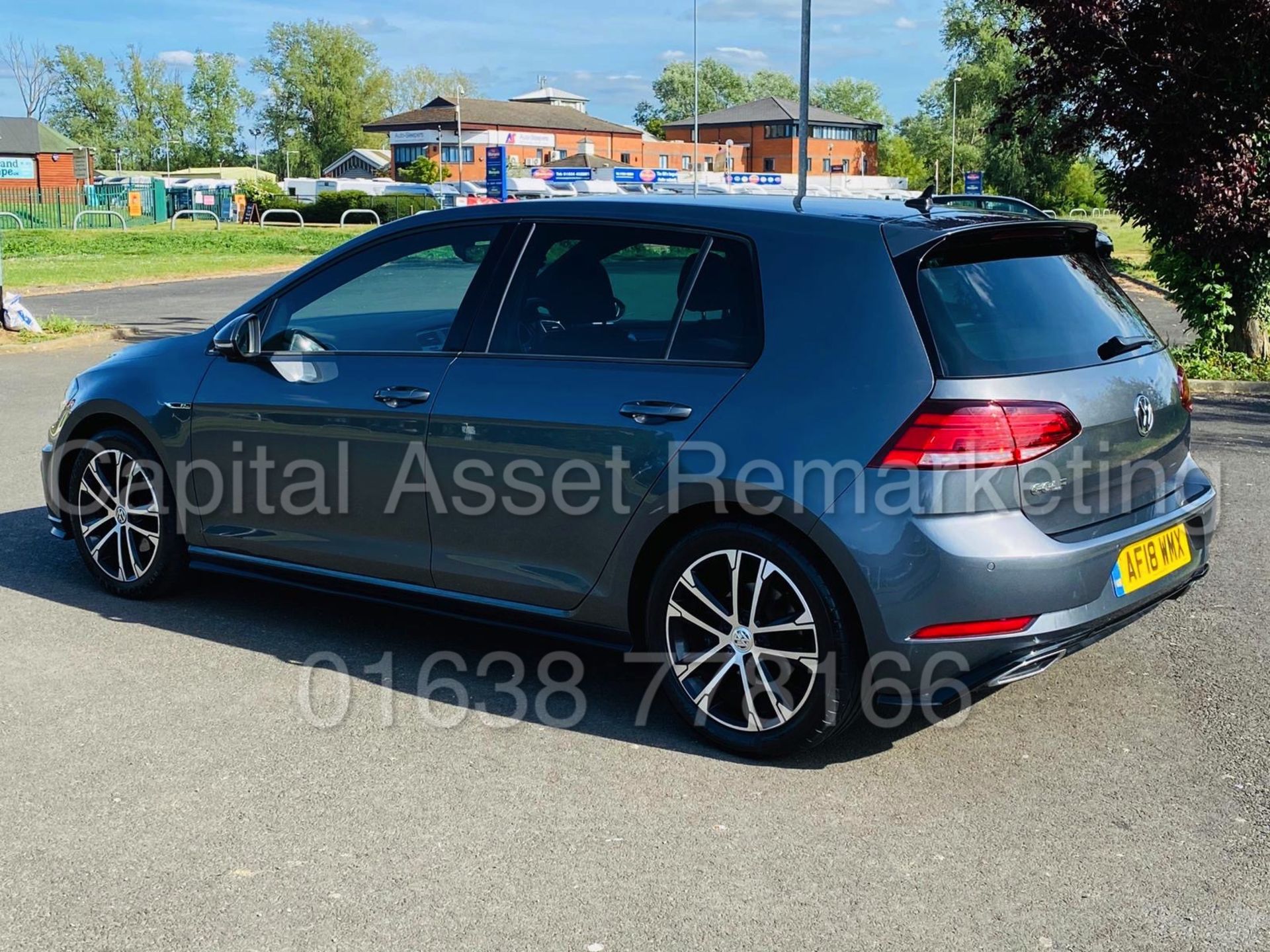 VOLKSWAGEN GOLF *R-LINE EDITION* 5 DOOR (2018) '2.0 TDI - 150 BHP - 6 SPEED' (1 OWNER) - Image 6 of 50