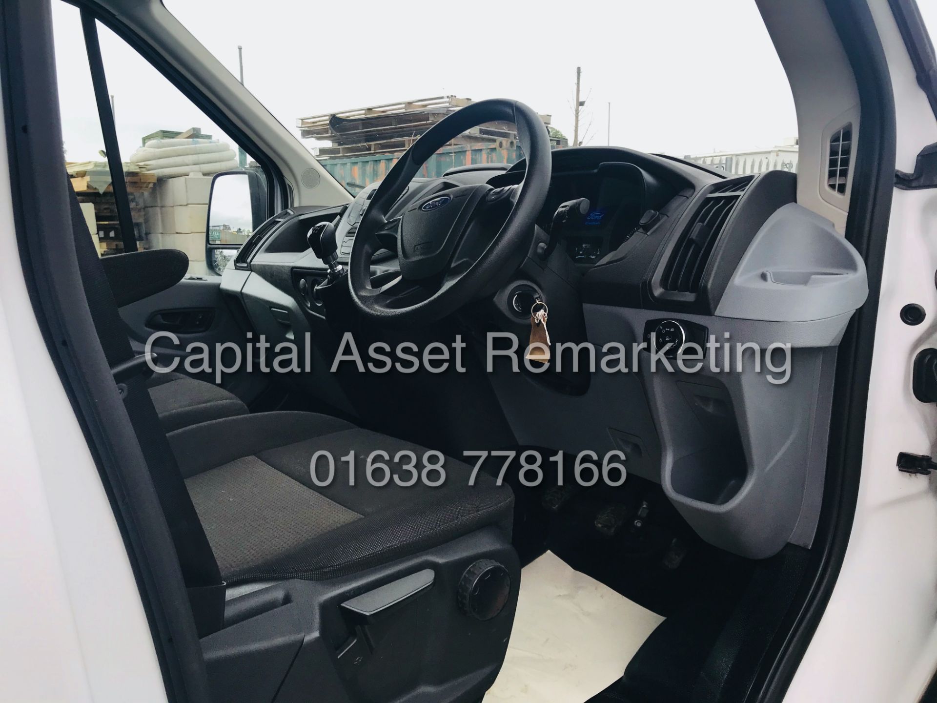 FORD TRANSIT 2.0TDCI (2019 MODEL) 14 FT LUTON WITH TAIL LIFT *AIR CON* 1 OWNER FSH *EURO 6* - Image 12 of 21