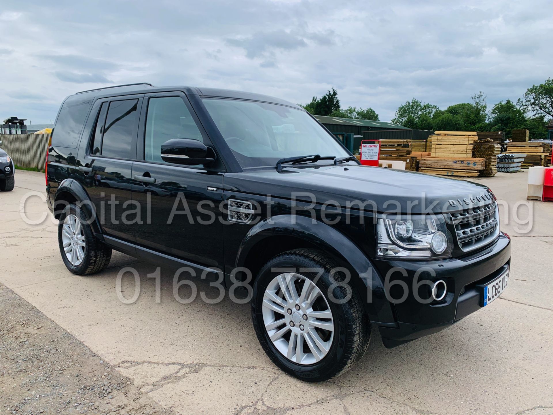 (On Sale) LAND ROVER DISCOVERY 4 *SE TECH* 7 SEATER SUV (2016) '3.0 SDV6 - 8 SPEED AUTO' (1 OWNER)