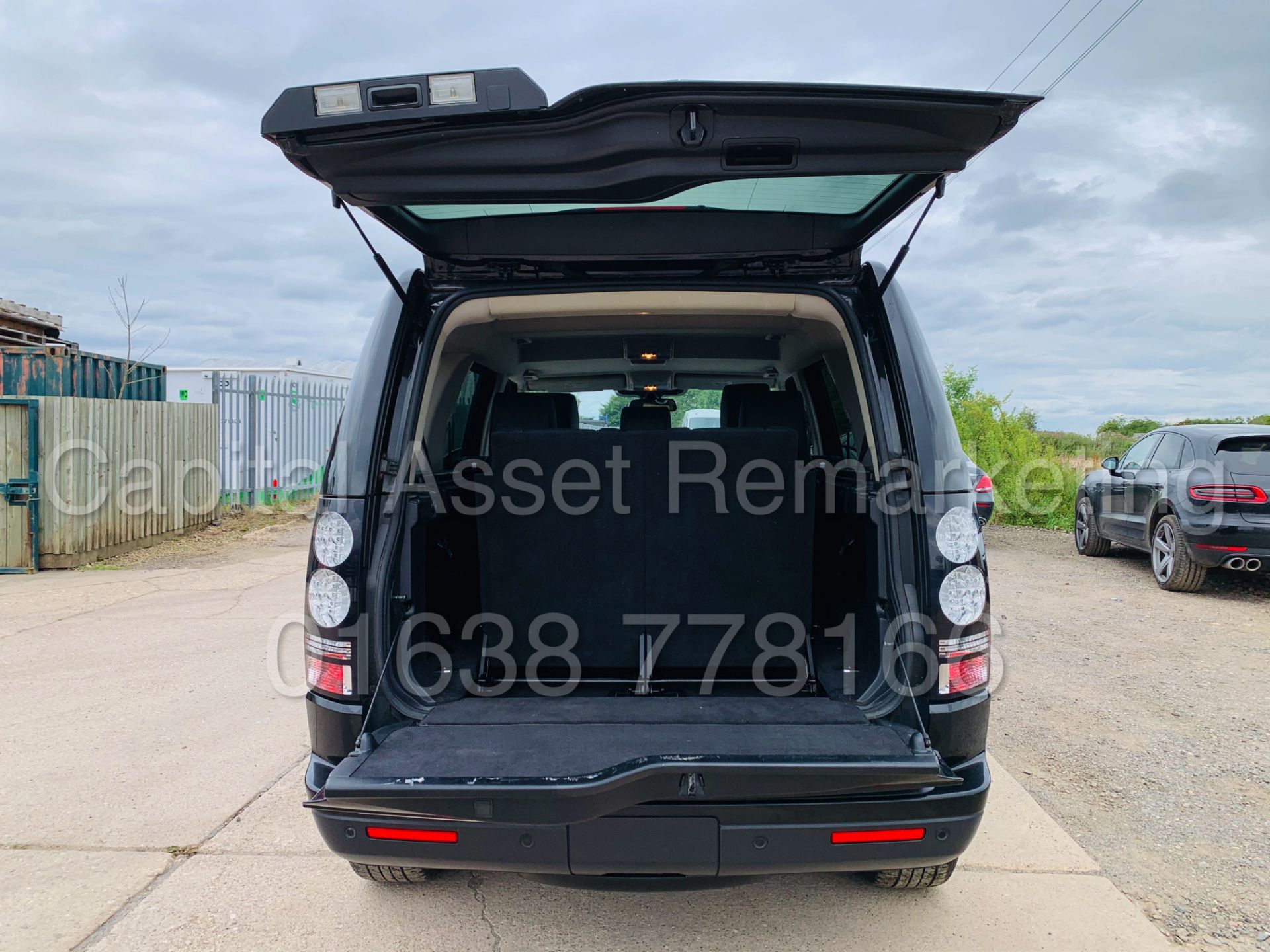 (On Sale) LAND ROVER DISCOVERY 4 *SE TECH* 7 SEATER SUV (2016) '3.0 SDV6 - 8 SPEED AUTO' (1 OWNER) - Image 28 of 53