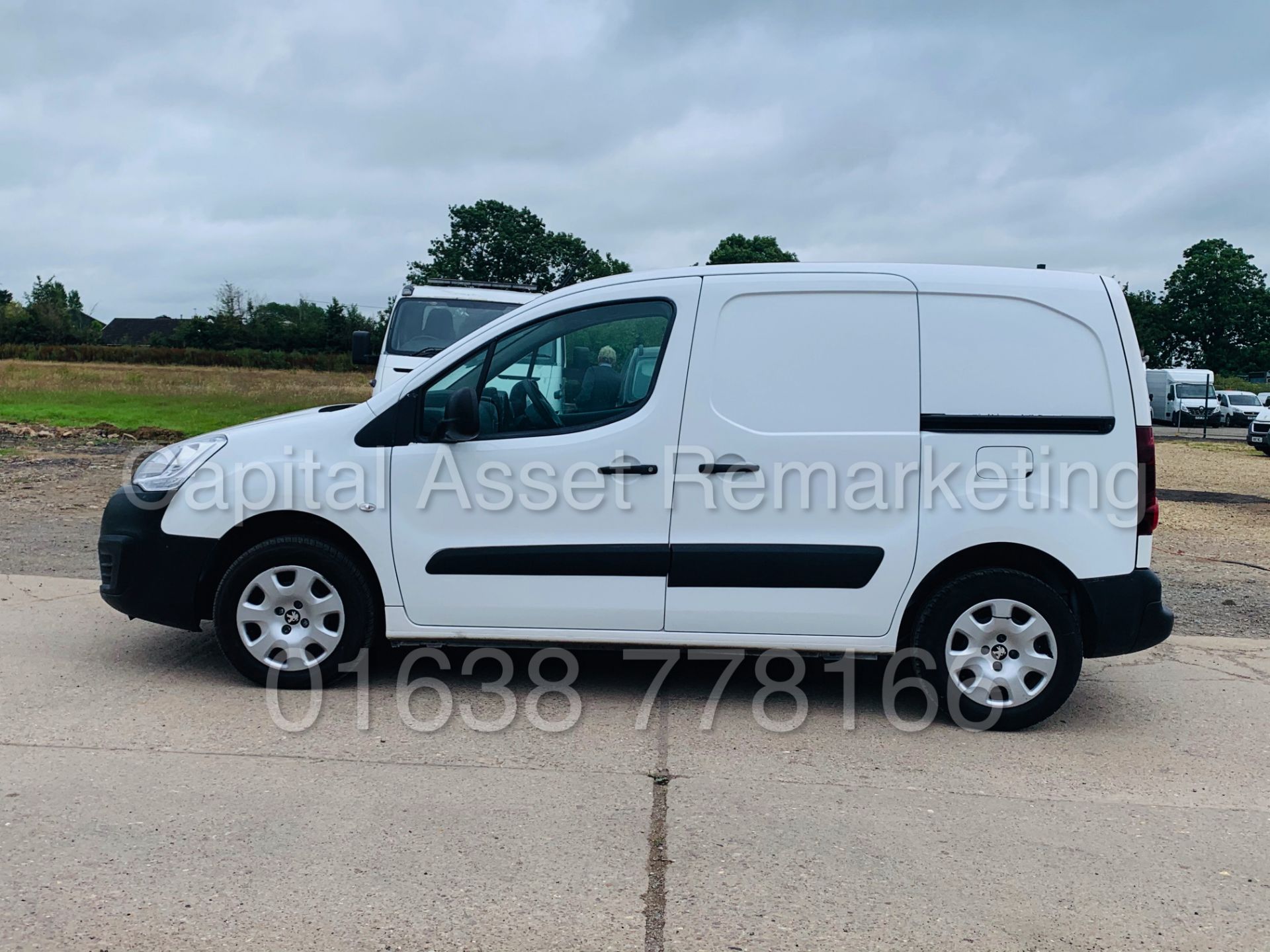 PEUGEOT PARTNER 1.6HDI "BLUE" PROFESSIONAL "ULEZ COMPLIANT EURO 6" 17 REG - LOW MILES - AIR CON - Image 8 of 35