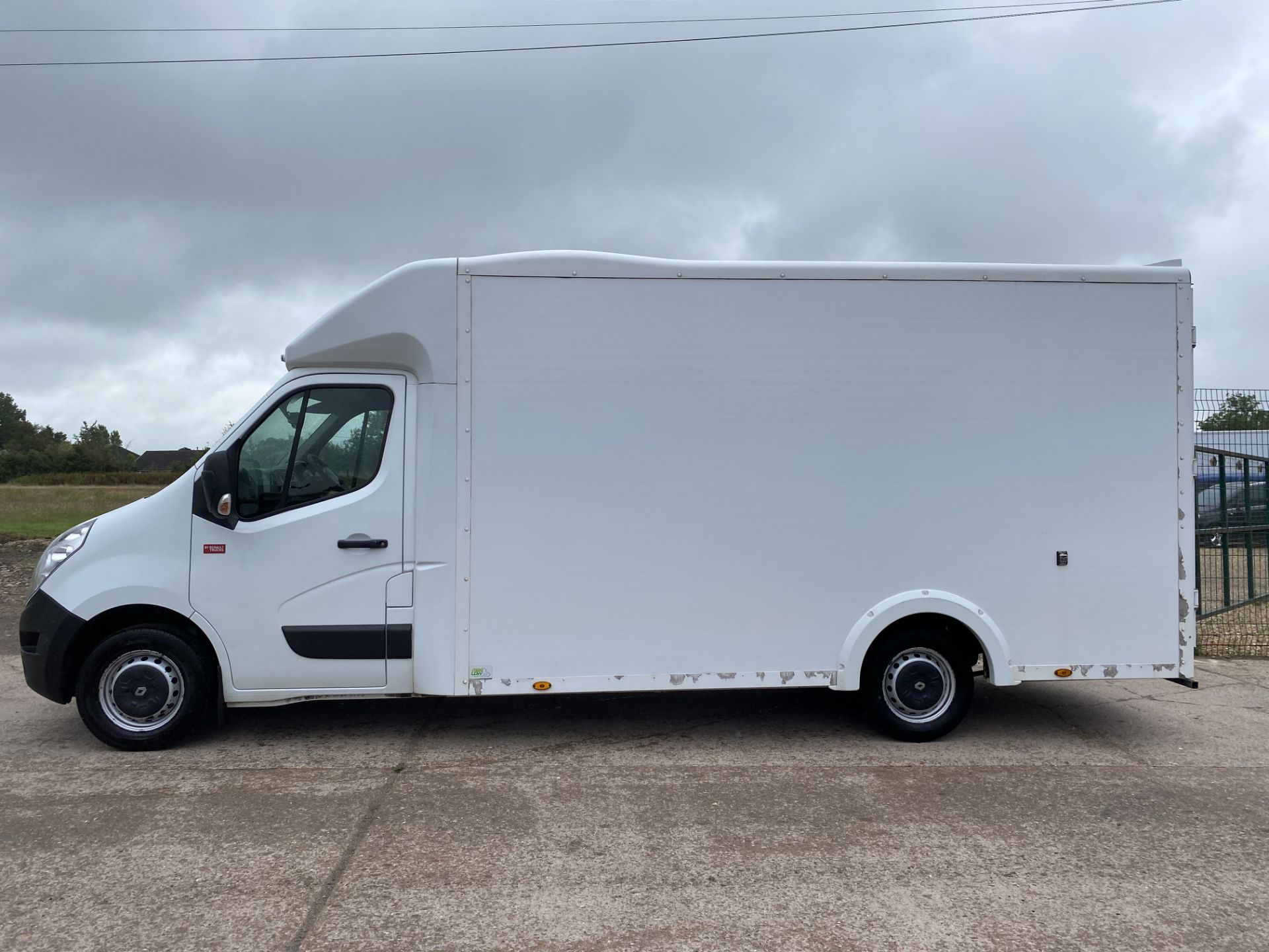 On Sale RENAULT MASTER 2.3DCI (125) AUTOMATIC "LWB LOW LOADER LUTON" 2016 REG - 1 OWNER - LOW MILES