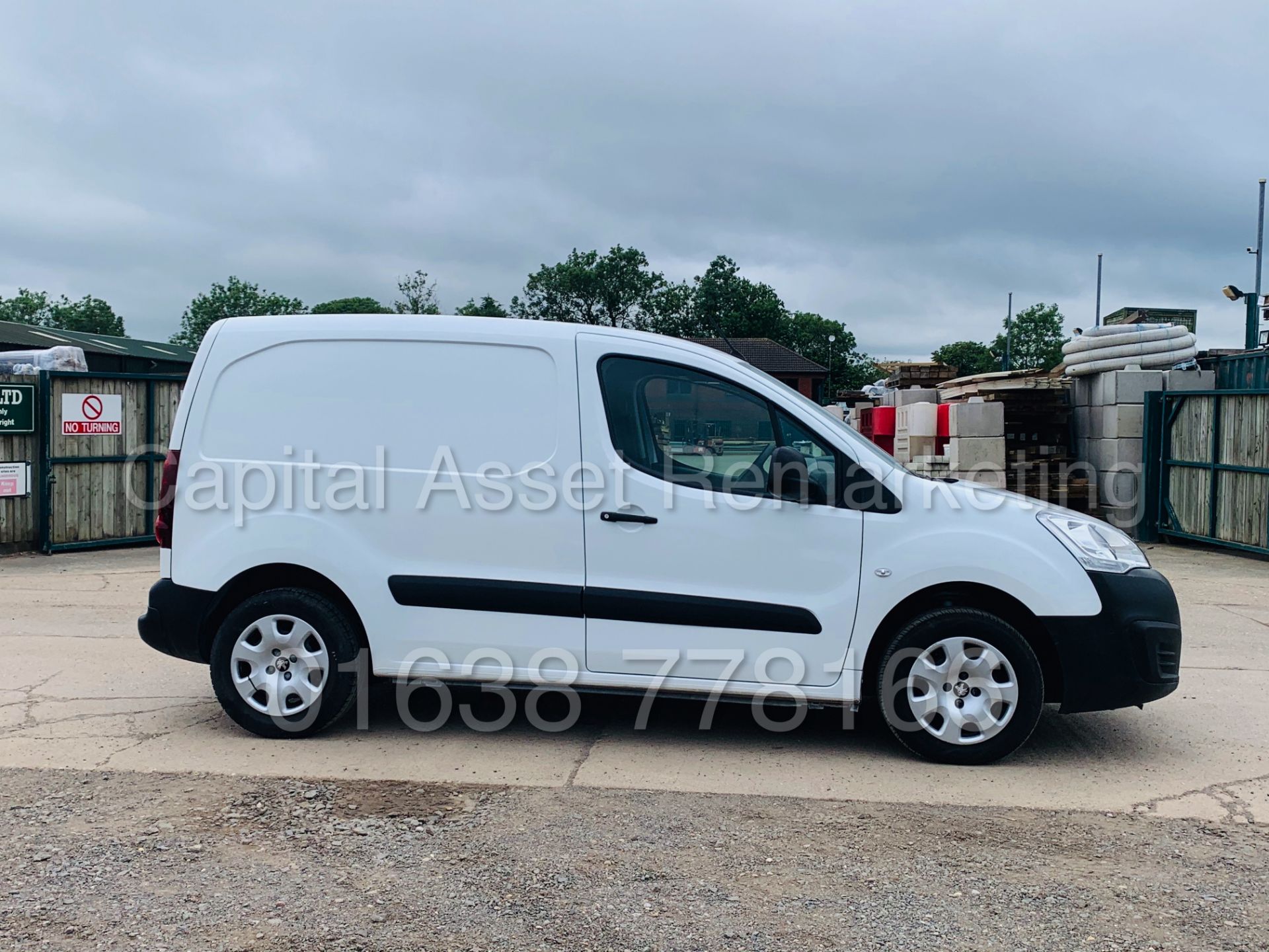 PEUGEOT PARTNER 1.6HDI "BLUE" PROFESSIONAL "ULEZ COMPLIANT EURO 6" 17 REG - LOW MILES - AIR CON - Image 14 of 35