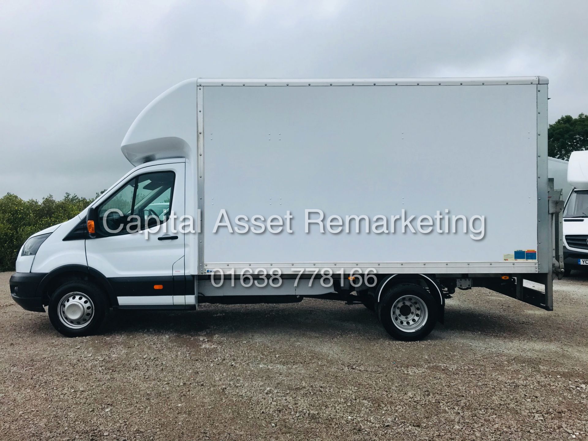 FORD TRANSIT 2.0TDCI 14FT LUTON (2019 MODEL) 1 OWNER - ONLY 24K MILES *AIR CON* TAIL LIFT *EURO 6* - Image 13 of 25