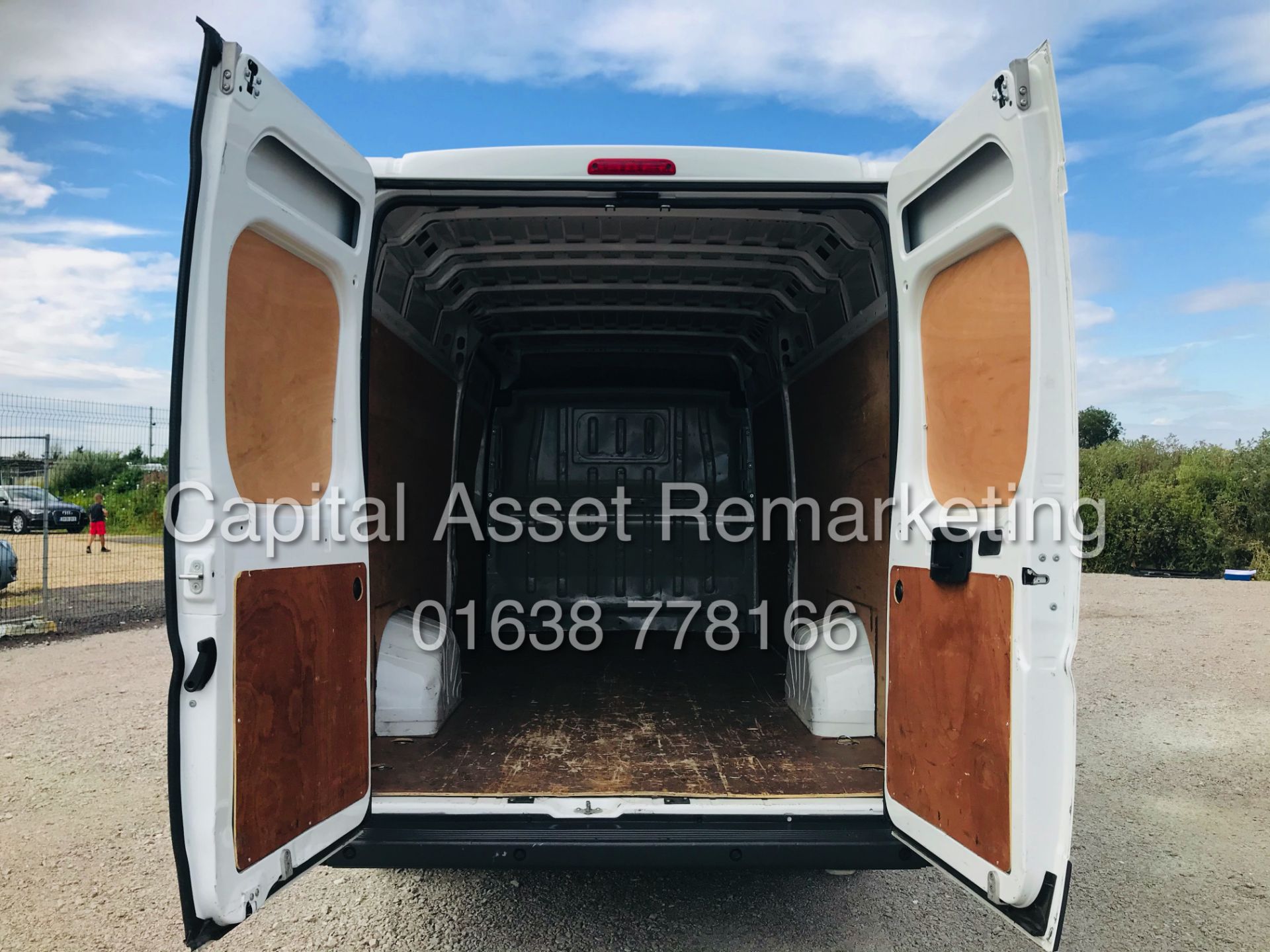 (ON SALE) PEUGEOT BOXER 2.0 BLUE-HDI "PROFESSIONAL" L4 "MAXI" 1 OWNER (2019 MODEL) AIR CON - SAT NAV - Image 23 of 23