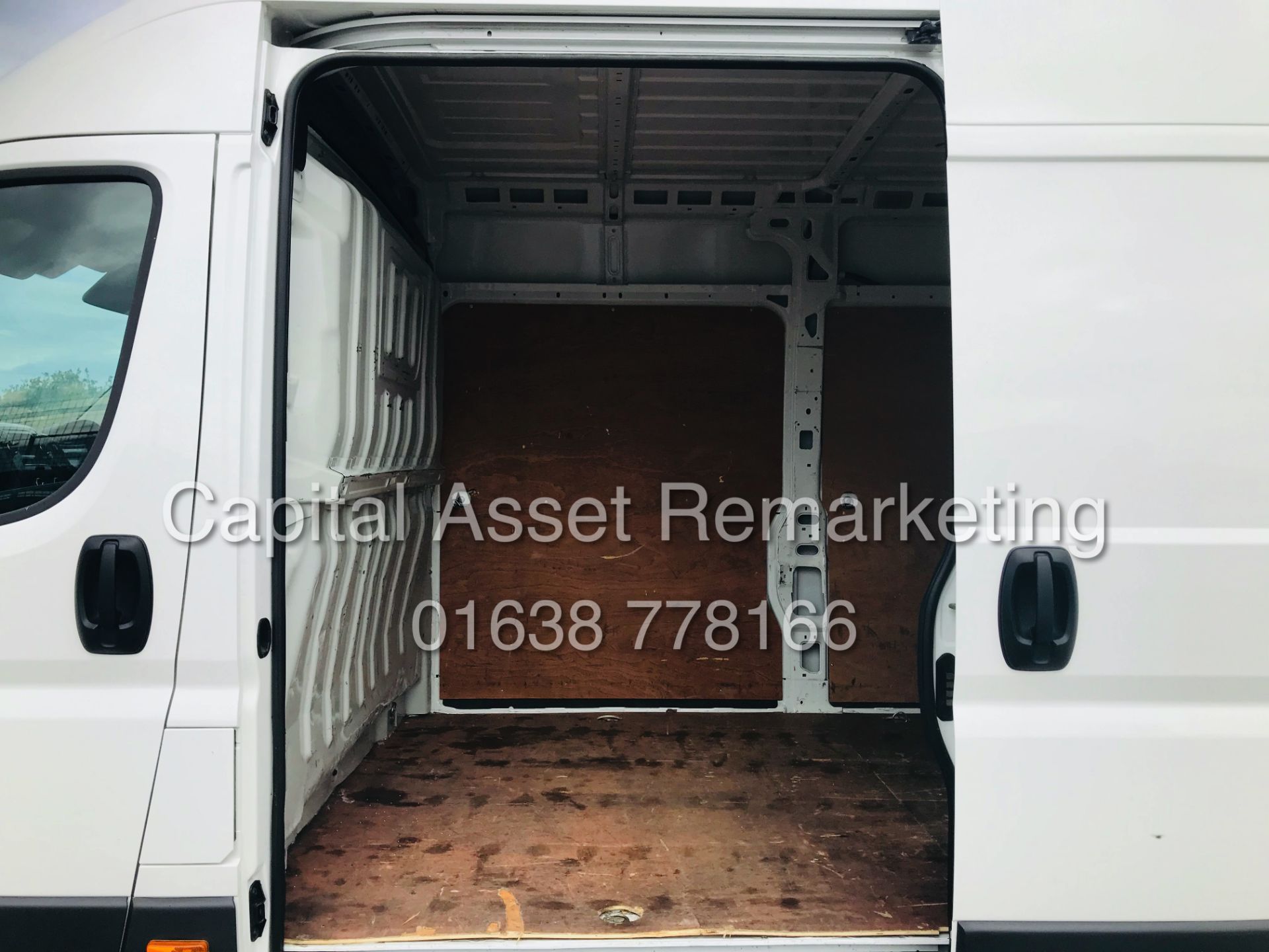 (ON SALE) PEUGEOT BOXER 2.0 BLUE-HDI "PROFESSIONAL" L4 "MAXI" 1 OWNER (2019 MODEL) AIR CON - SAT NAV - Image 22 of 23