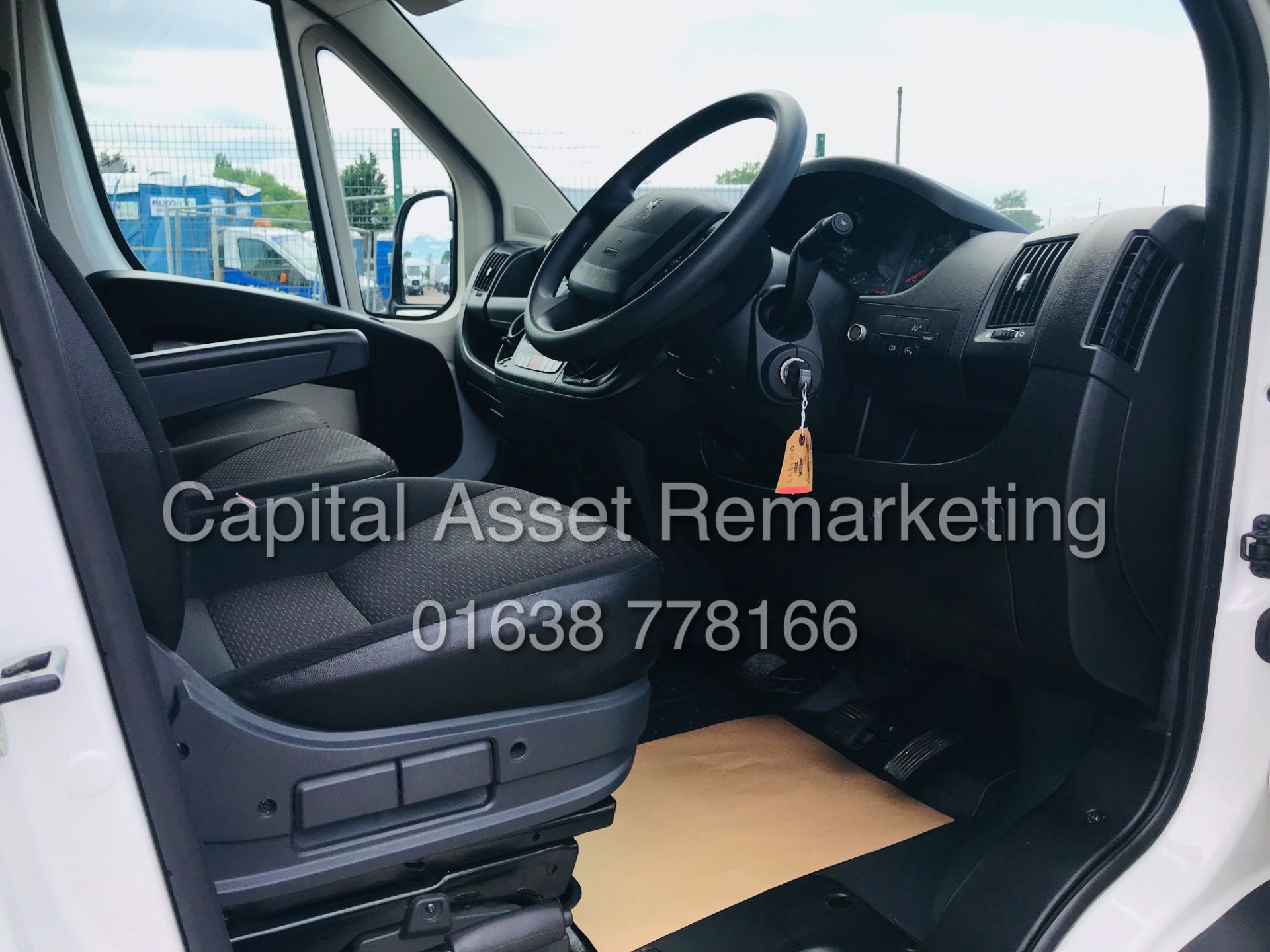 (ON SALE) PEUGEOT BOXER 2.0 BLUE-HDI "PROFESSIONAL" L4 "MAXI" 1 OWNER (2019 MODEL) AIR CON - SAT NAV - Image 14 of 23