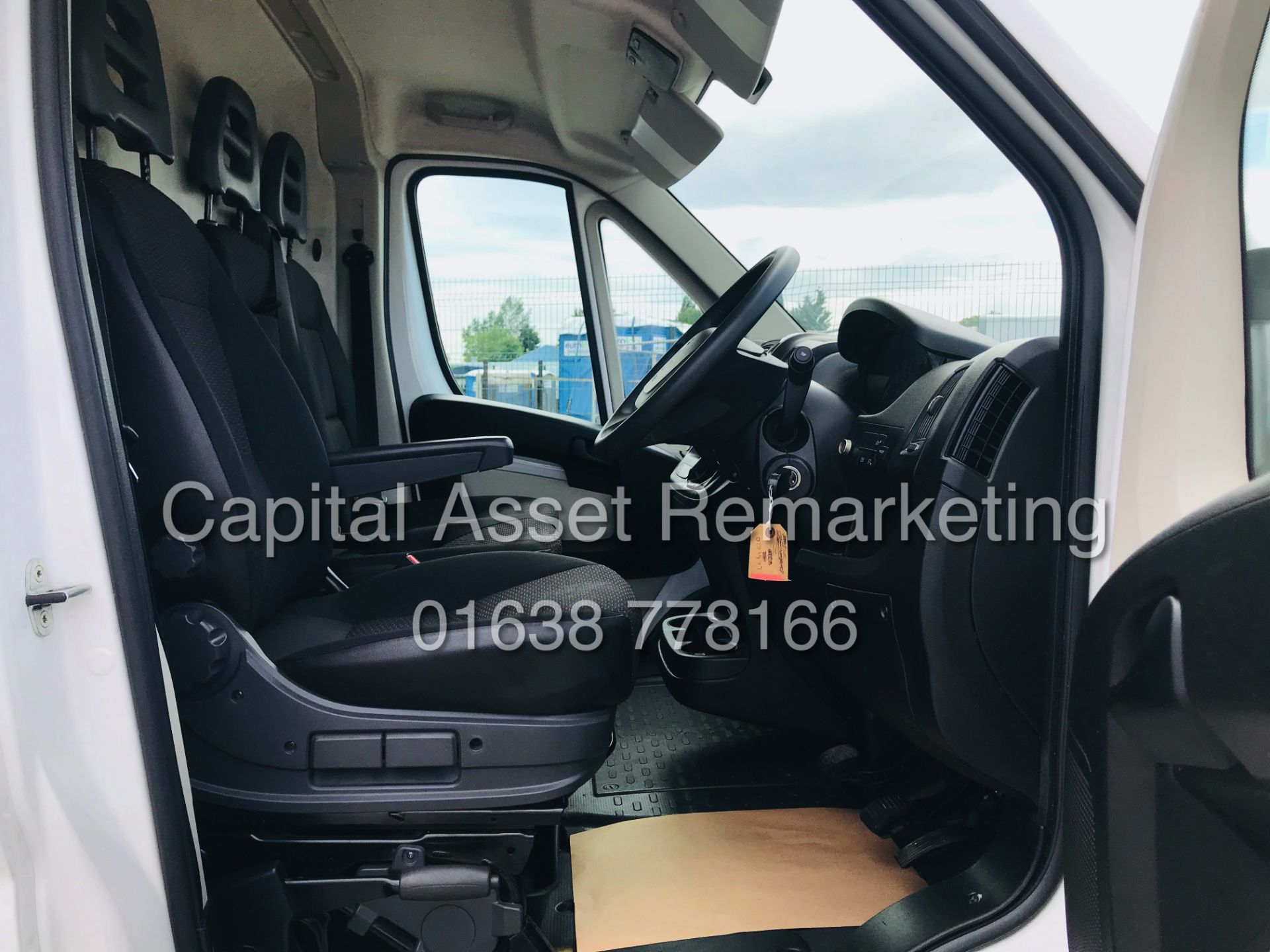 (ON SALE) PEUGEOT BOXER 2.0 BLUE-HDI "PROFESSIONAL" L4 "MAXI" 1 OWNER (2019 MODEL) AIR CON - SAT NAV - Image 13 of 23