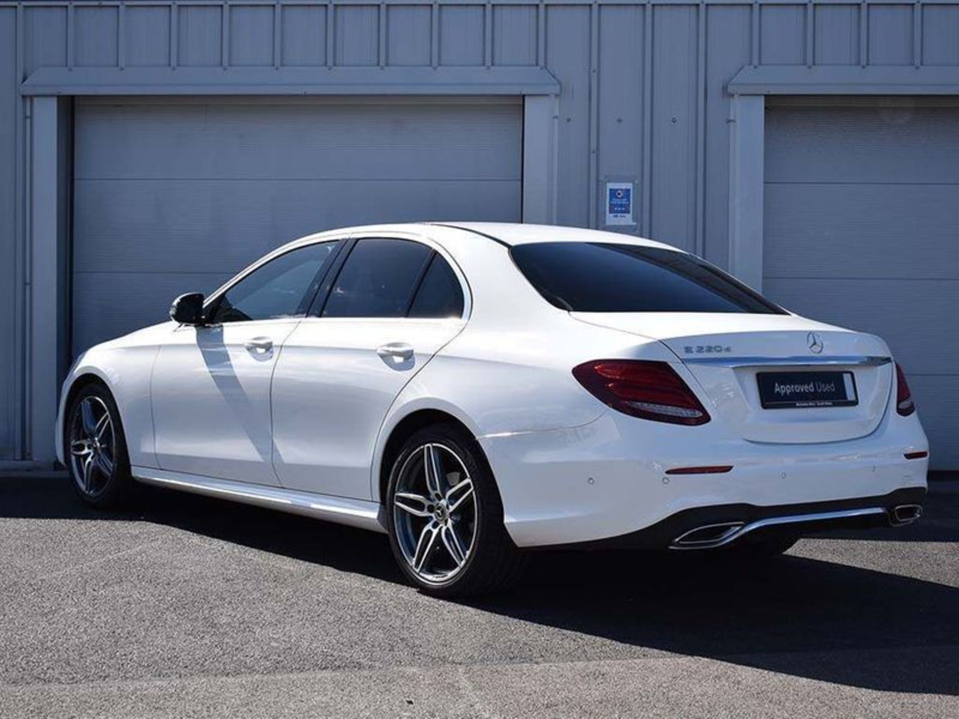 MERCEDES E220d "AMG LINE" 9G AUTO SALOON - 19 REG - HUGE SPEC - SAT NAV - LEATHER - WHITE!!! - Image 2 of 13