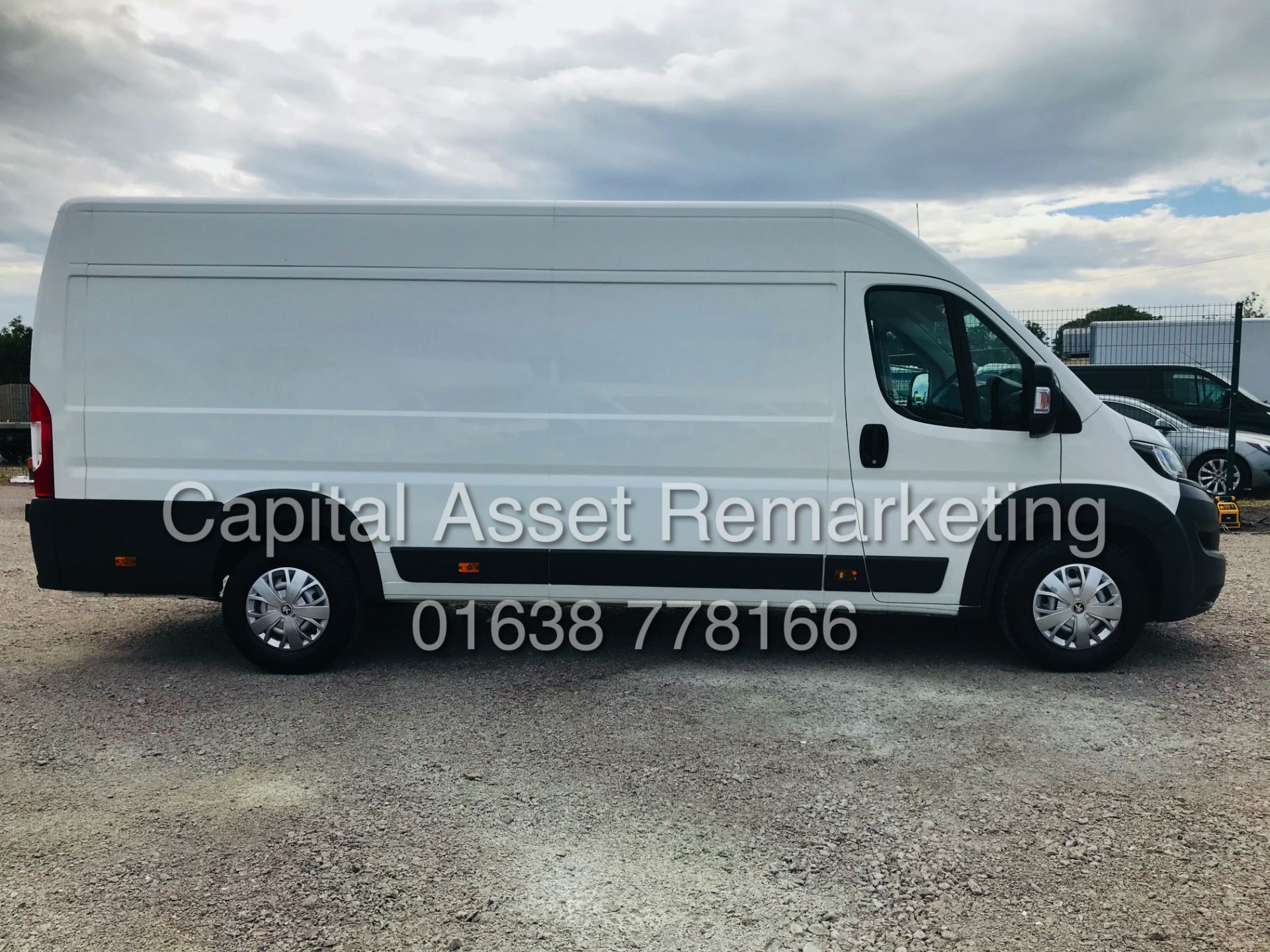 (ON SALE) PEUGEOT BOXER 2.0 BLUE-HDI "PROFESSIONAL" L4 "MAXI" 1 OWNER (2019 MODEL) AIR CON - SAT NAV - Image 12 of 23