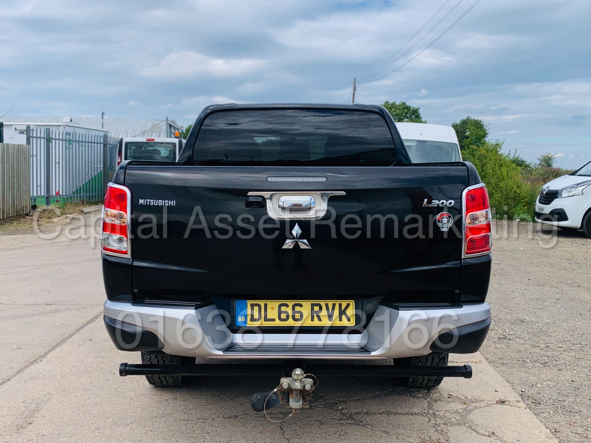 MITSUBISHI L200 *BARBARIAN* D/CAB PICK-UP (2017 - NEW MODEL) '2.4 DI-D - 178 BHP - AUTO *HUGE SPEC* - Image 11 of 56