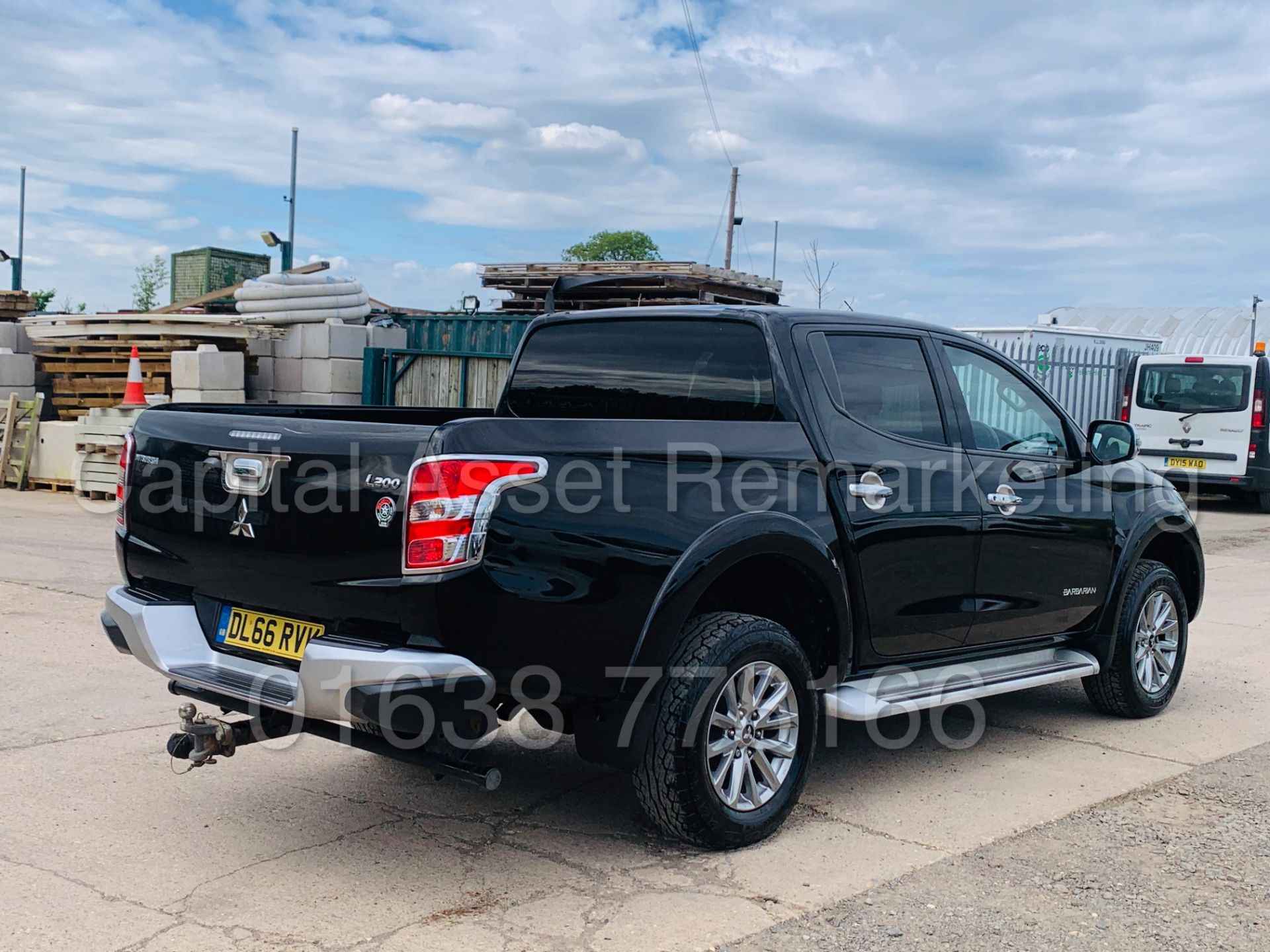 MITSUBISHI L200 *BARBARIAN* D/CAB PICK-UP (2017 - NEW MODEL) '2.4 DI-D - 178 BHP - AUTO *HUGE SPEC* - Image 13 of 56