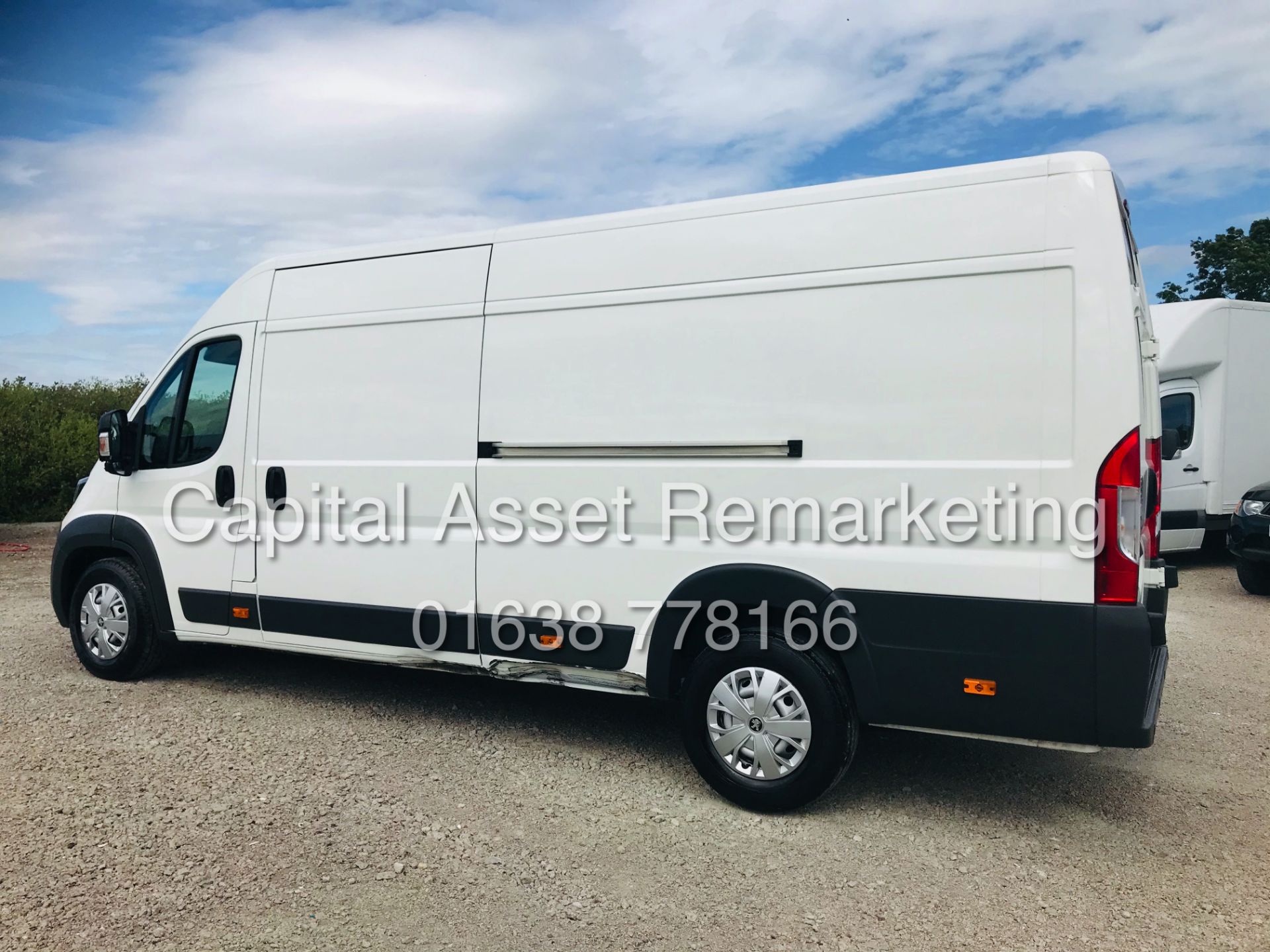 (ON SALE) PEUGEOT BOXER 2.0 BLUE-HDI "PROFESSIONAL" L4 "MAXI" 1 OWNER (2019 MODEL) AIR CON - SAT NAV - Image 9 of 23