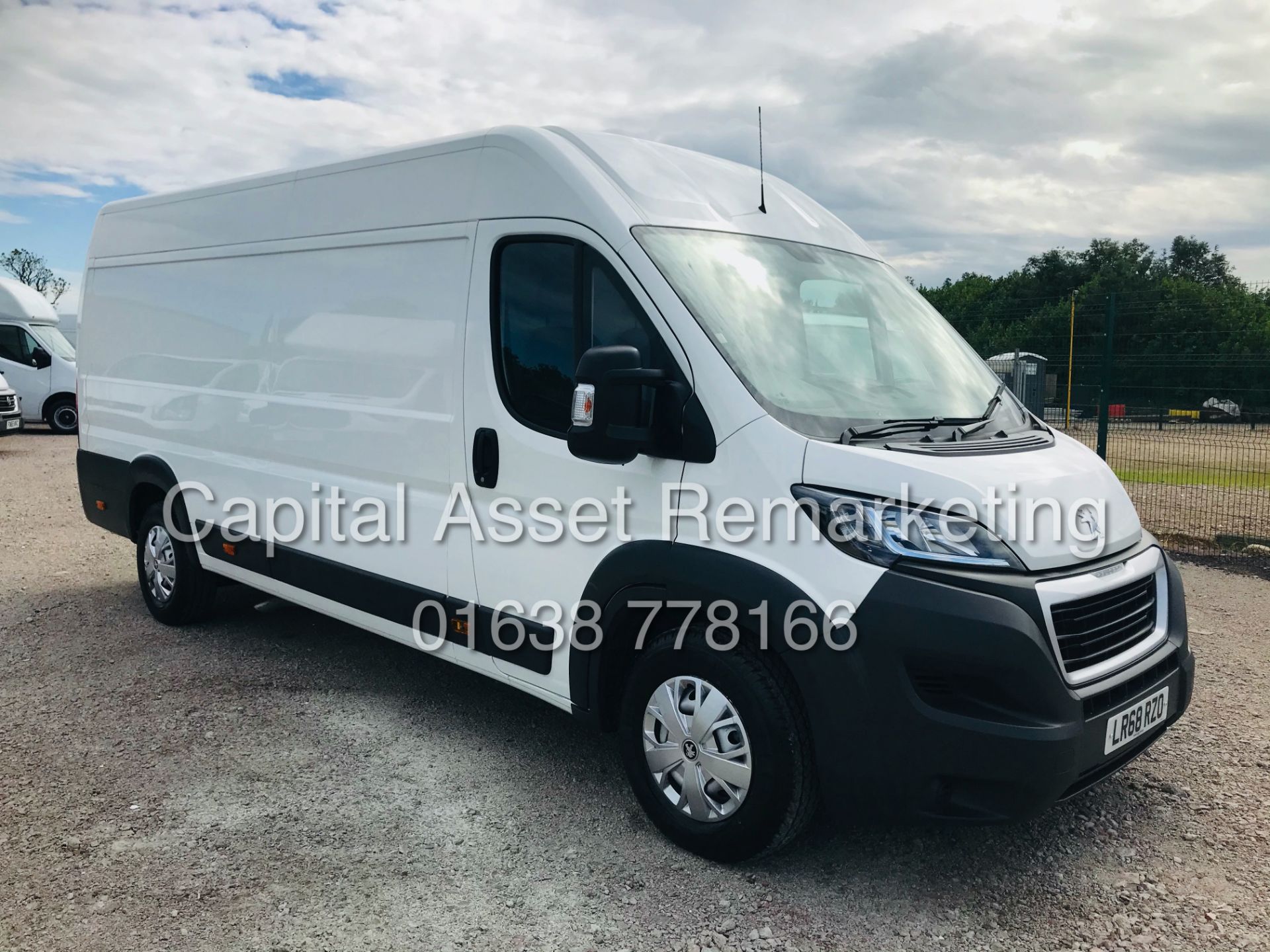 (ON SALE) PEUGEOT BOXER 2.0 BLUE-HDI "PROFESSIONAL" L4 "MAXI" 1 OWNER (2019 MODEL) AIR CON - SAT NAV - Image 3 of 23