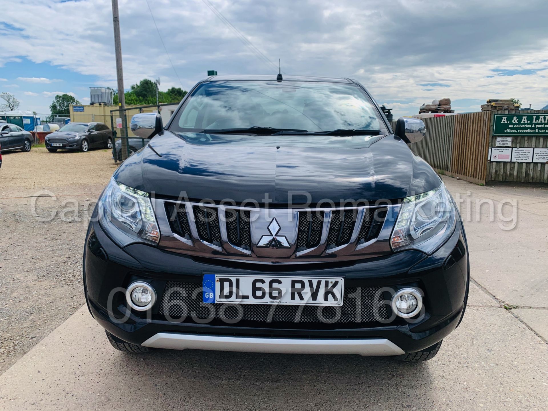 MITSUBISHI L200 *BARBARIAN* D/CAB PICK-UP (2017 - NEW MODEL) '2.4 DI-D - 178 BHP - AUTO *HUGE SPEC* - Image 4 of 56