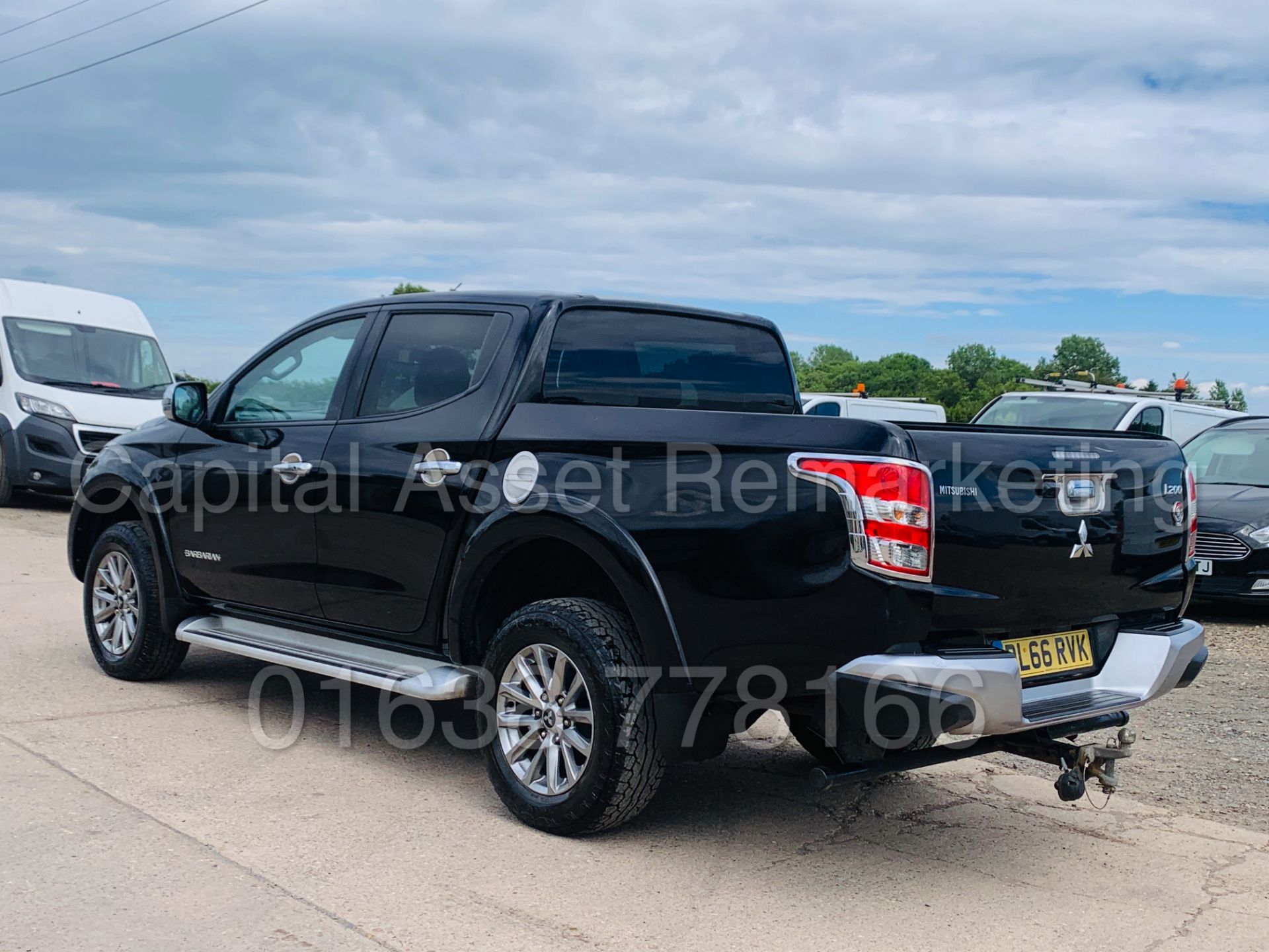 MITSUBISHI L200 *BARBARIAN* D/CAB PICK-UP (2017 - NEW MODEL) '2.4 DI-D - 178 BHP - AUTO *HUGE SPEC* - Image 10 of 56