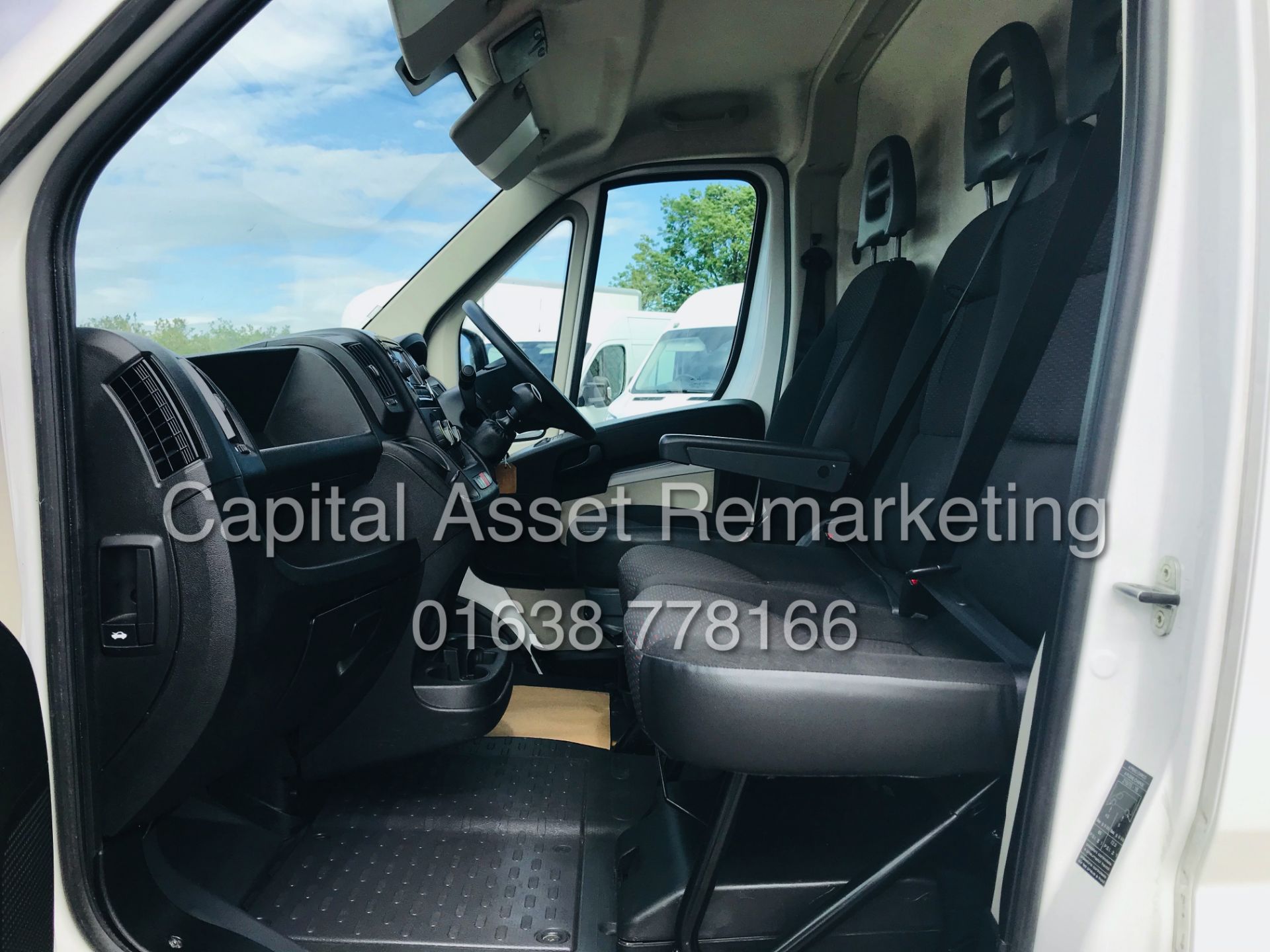 (ON SALE) PEUGEOT BOXER 2.0 BLUE-HDI "PROFESSIONAL" L4 "MAXI" 1 OWNER (2019 MODEL) AIR CON - SAT NAV - Image 20 of 23