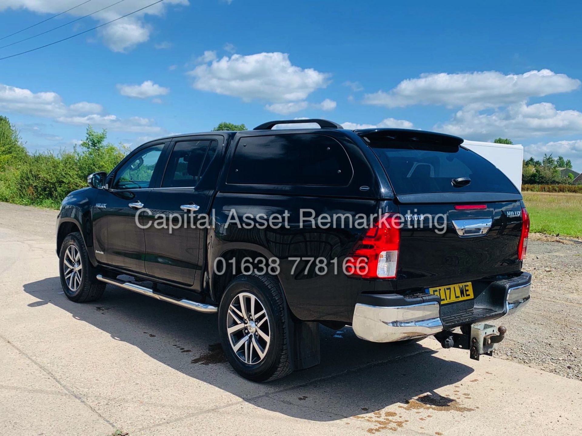 TOYOTA HILUX INVINCIBLE 2.4d4d "AUTO" D/CAB (17 REG - NEW SHAPE) 1 OWNER FSH *SAT NAV* FULLY LOADED - Image 16 of 52