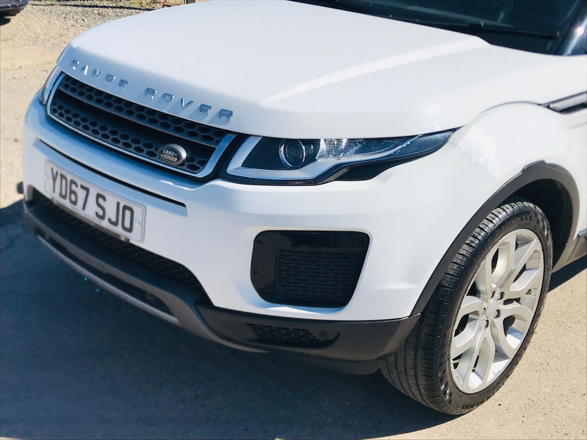 (On Sale) RANGE ROVER EVOQUE *SE* SUV (67 REG) '2.0 ED4 - 150 BHP' *LEATHER & PAN ROOF* (1 OWNER) - Image 17 of 39