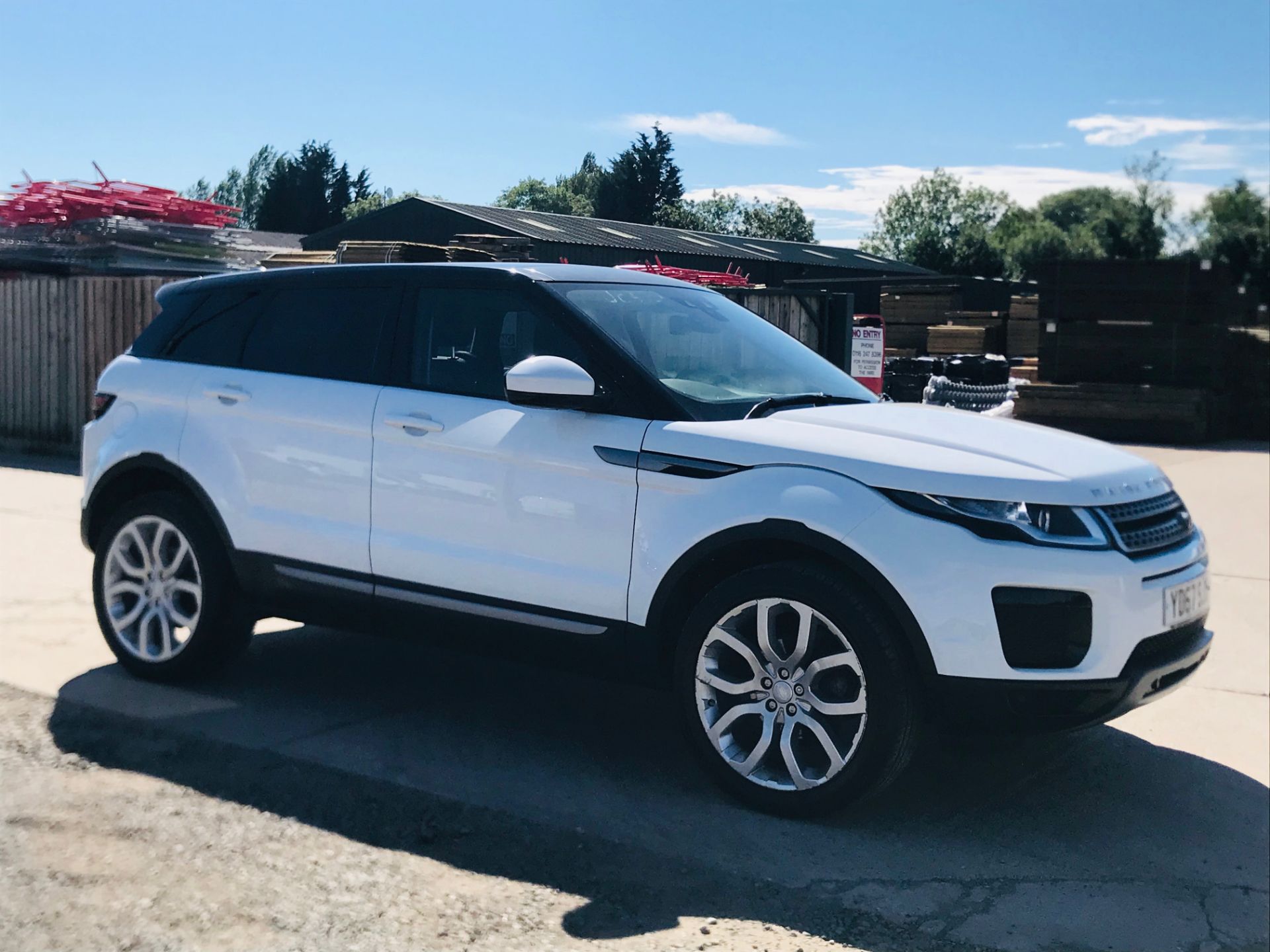 (On Sale) RANGE ROVER EVOQUE *SE* SUV (67 REG) '2.0 ED4 - 150 BHP' *LEATHER & PAN ROOF* (1 OWNER)