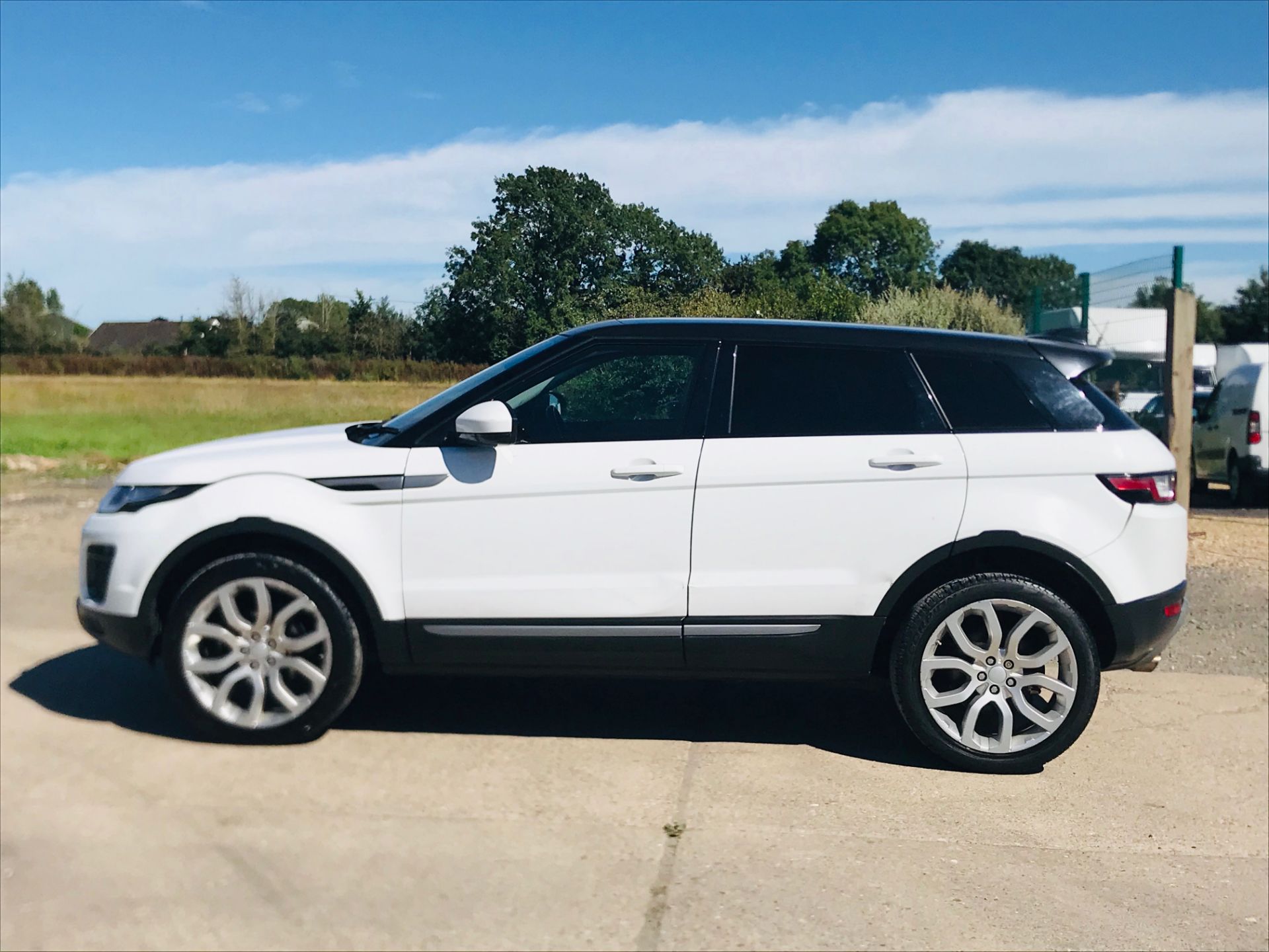 (On Sale) RANGE ROVER EVOQUE *SE* SUV (67 REG) '2.0 ED4 - 150 BHP' *LEATHER & PAN ROOF* (1 OWNER) - Image 7 of 39