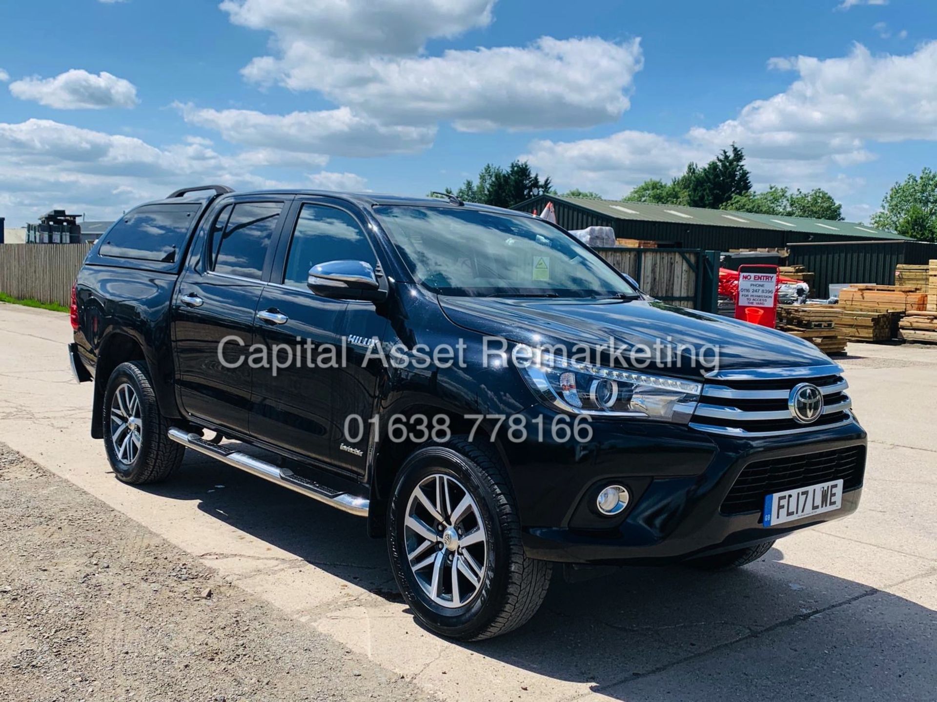 TOYOTA HILUX INVINCIBLE 2.4d4d "AUTO" D/CAB (17 REG - NEW SHAPE) 1 OWNER FSH *SAT NAV* FULLY LOADED - Image 7 of 52